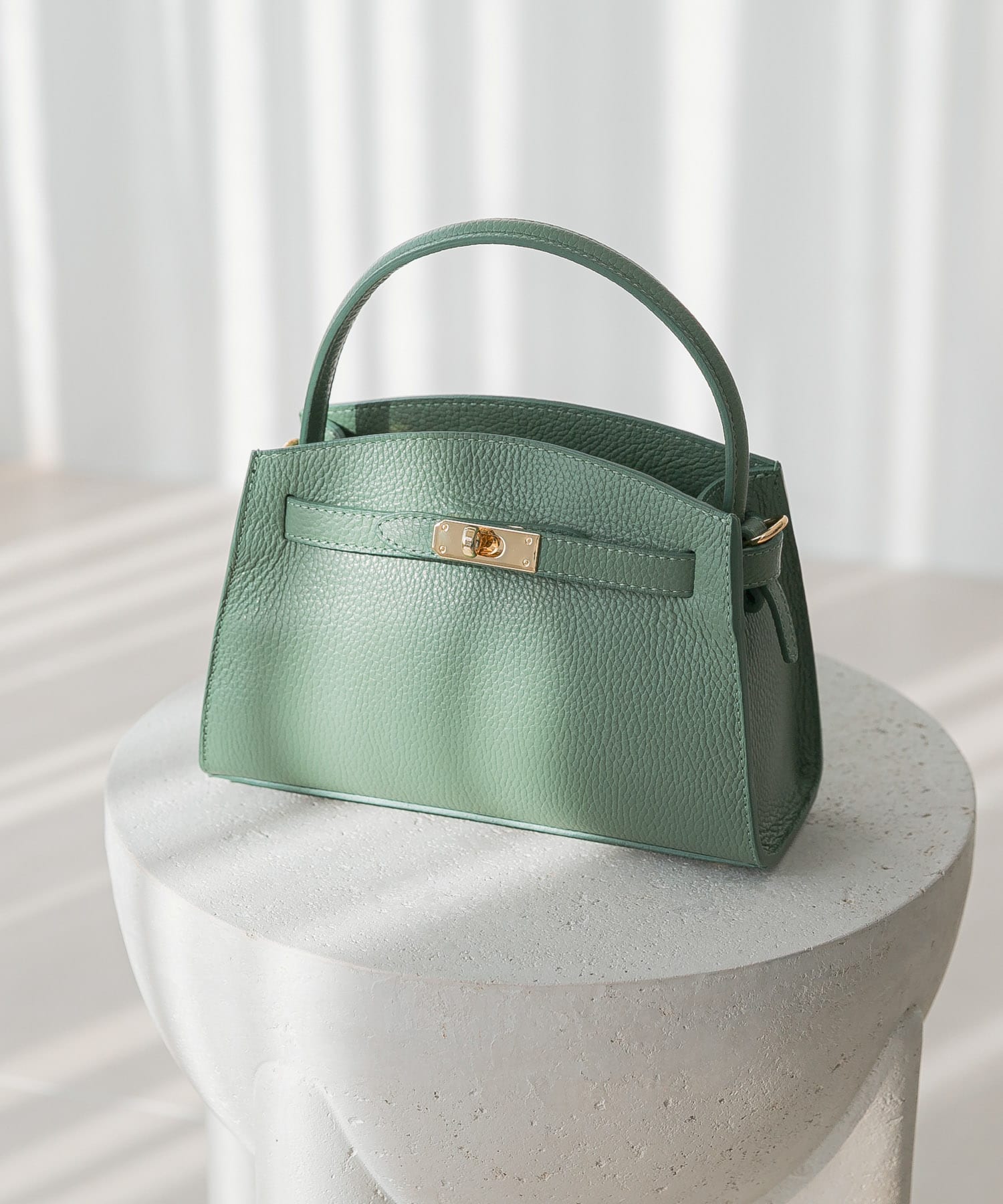 AULENTTI　キーベルト付きミニハンドBAG