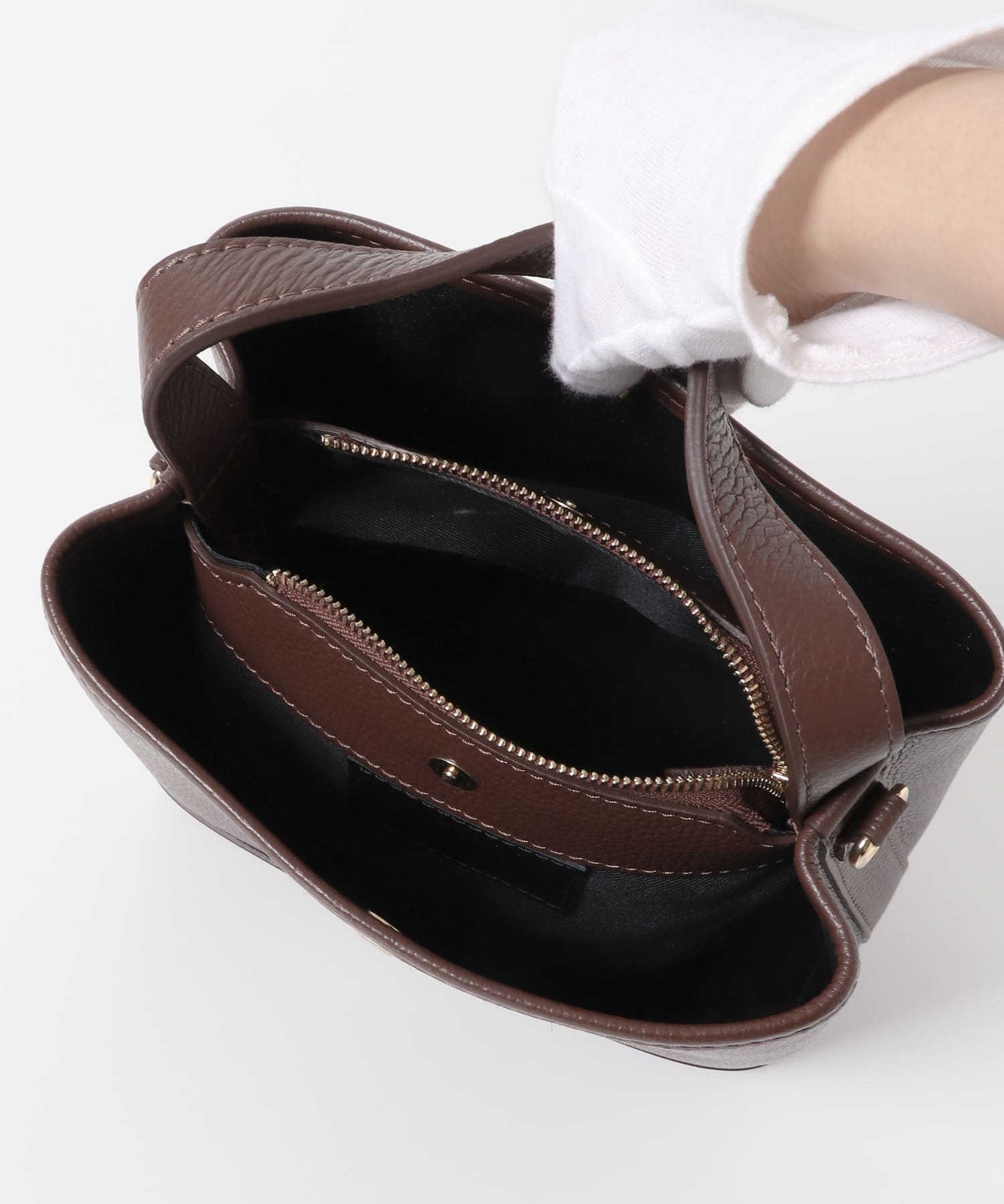 AULENTTI　スクエアBAG MOKA -