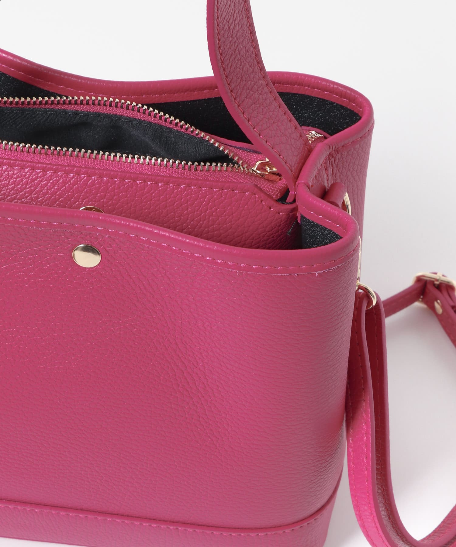 AULENTTI　スクエアBAG FUXIA -