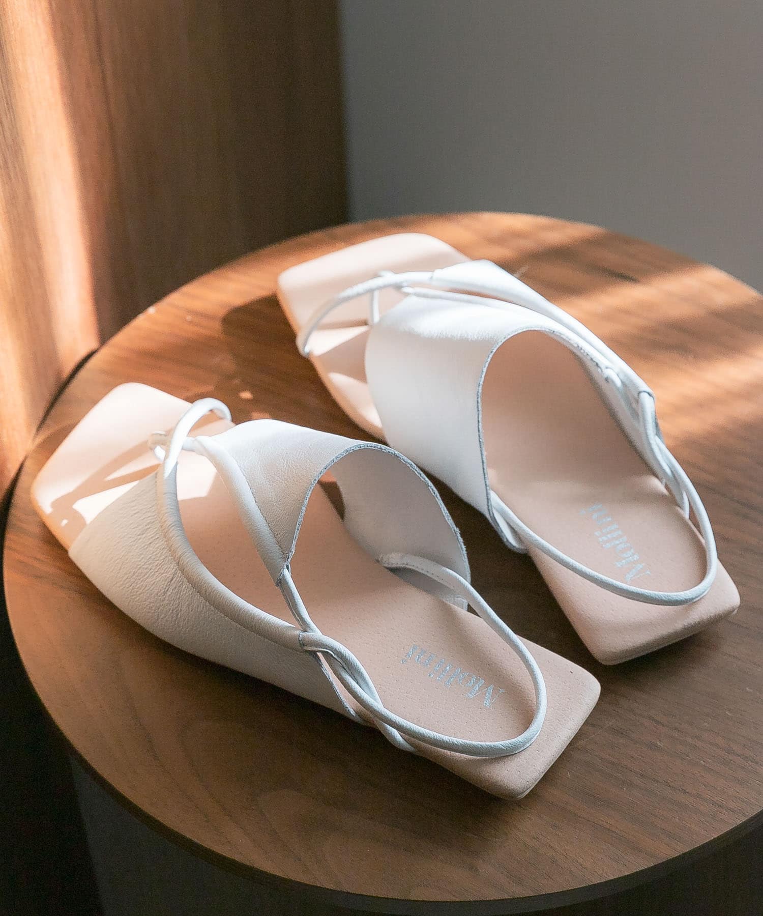Mollini　クロスフラットサンダル WHITE 36