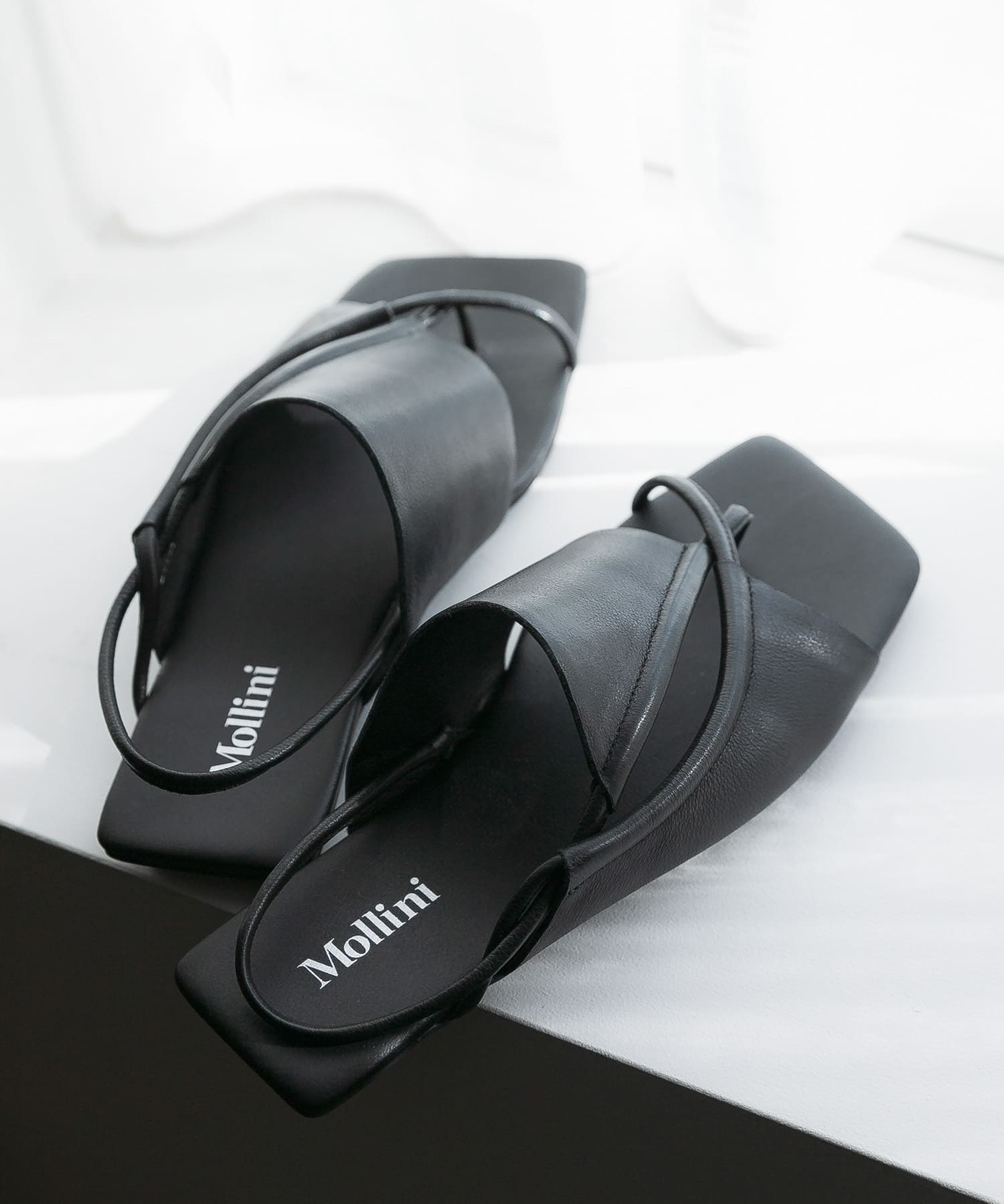 Mollini　クロスフラットサンダル BLACK 36