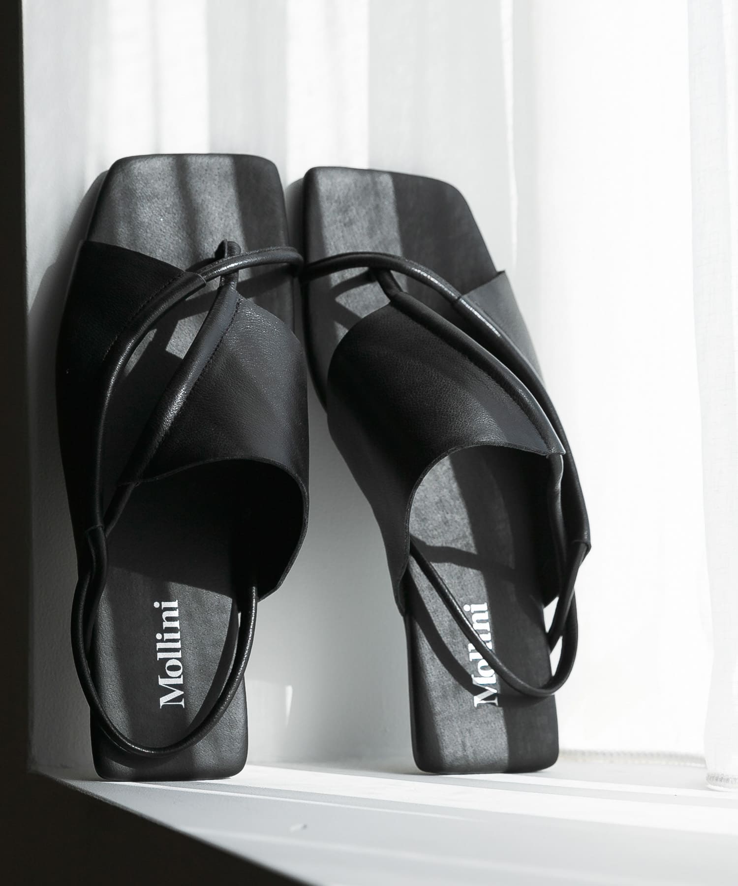 Mollini　クロスフラットサンダル BLACK 36