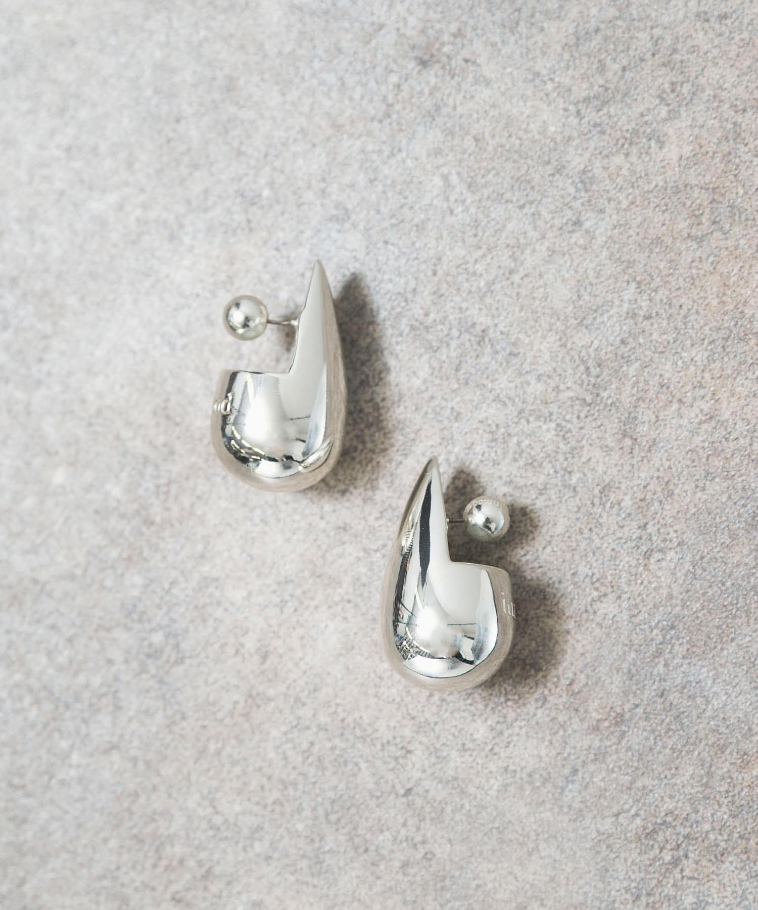 TOM WOOD Sleek Ear Chain Gold140mm(- GD): アクセサリー｜URBAN