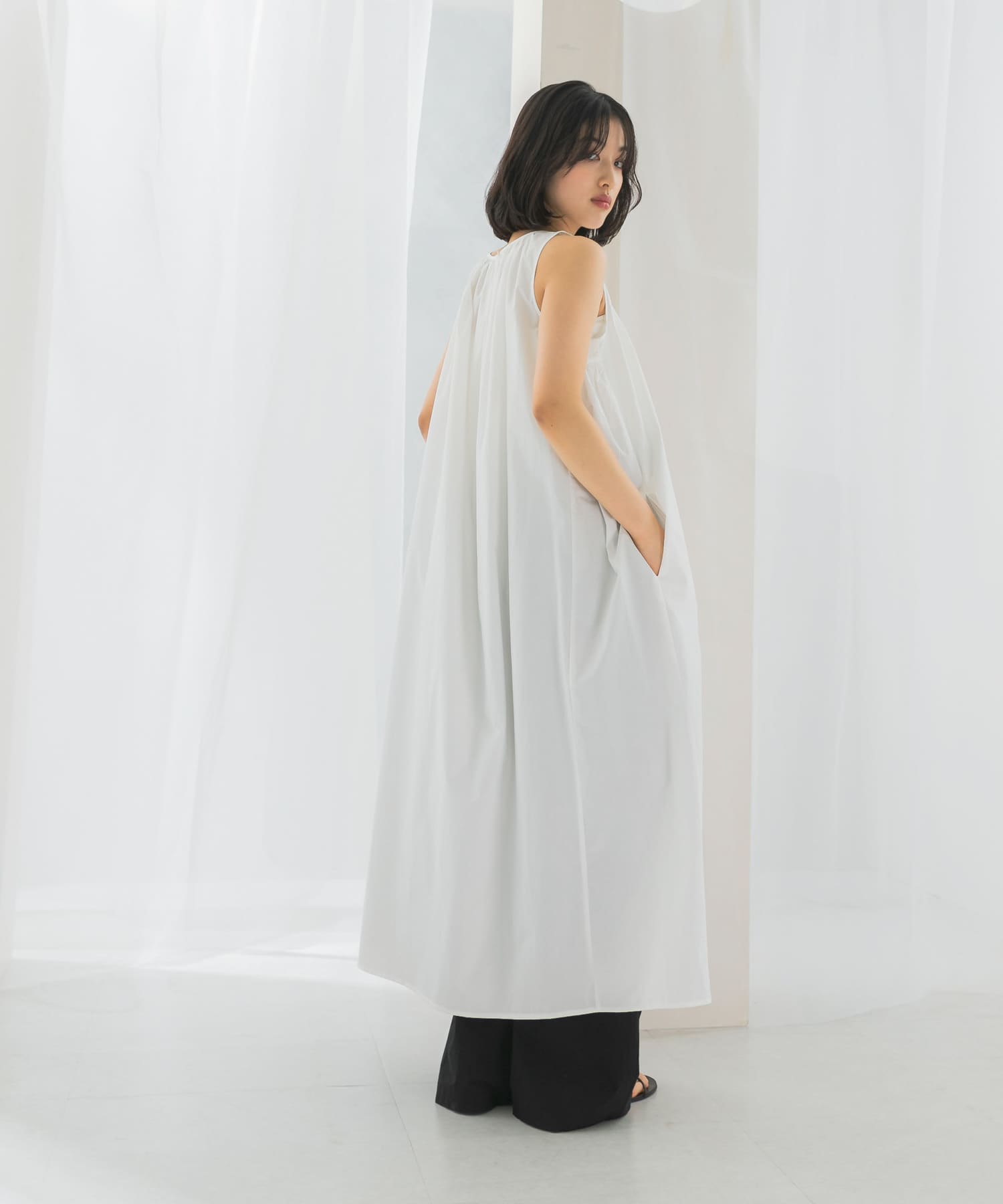 le　RELAXED FIT SHIRRING DRESS