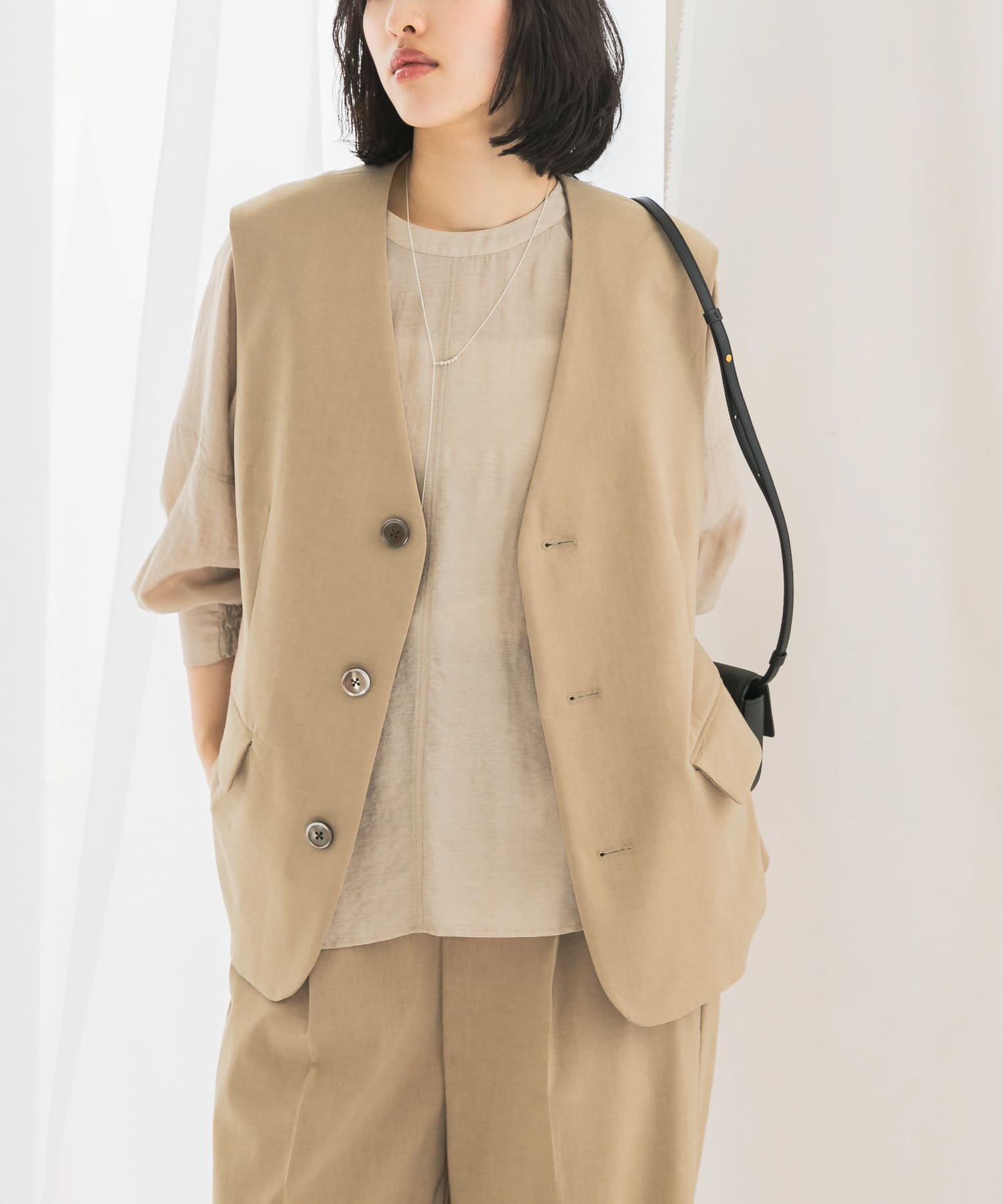 AMOMENTO SCOOP NECK TWO WAY VEST(0 BEIGE): トップス｜URBAN