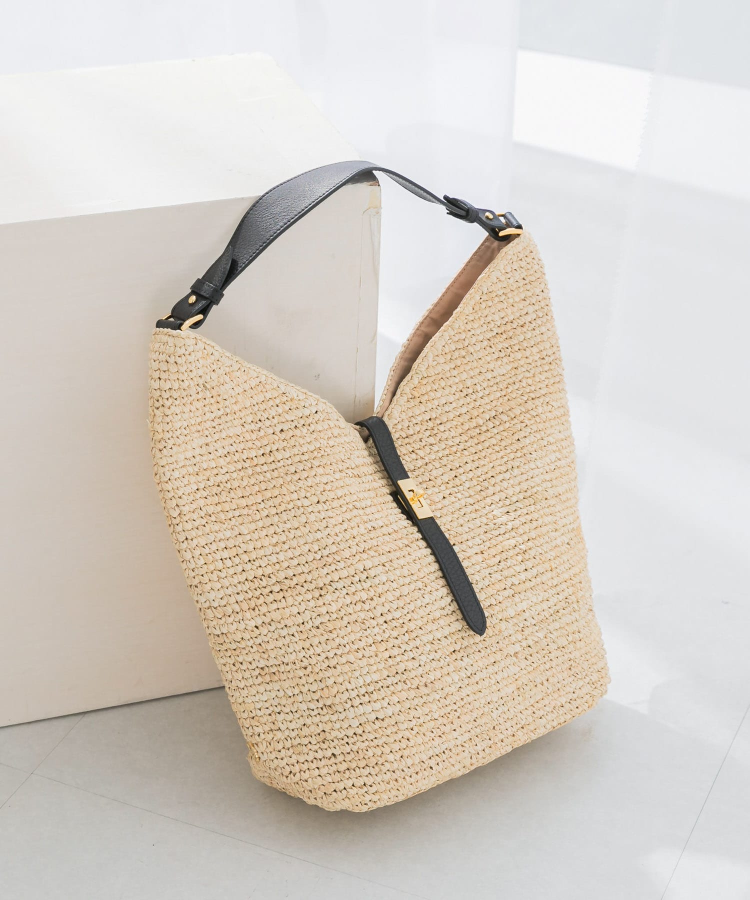 VIOLAd’ORO　ラフィアワンショルダーバッグ NATU　BLK -