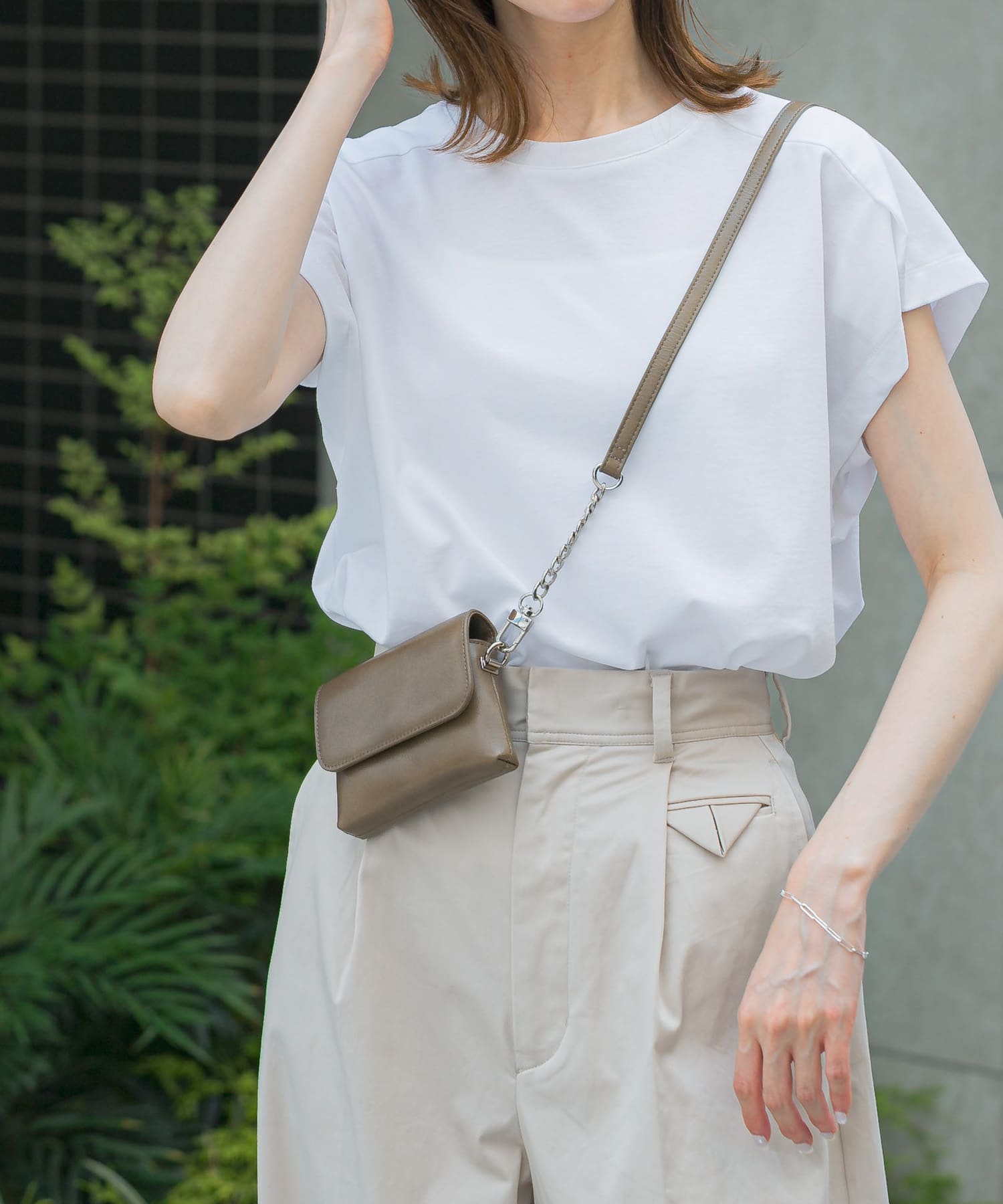 YENN　CHAIN BELT POUCH KHAKI FREE