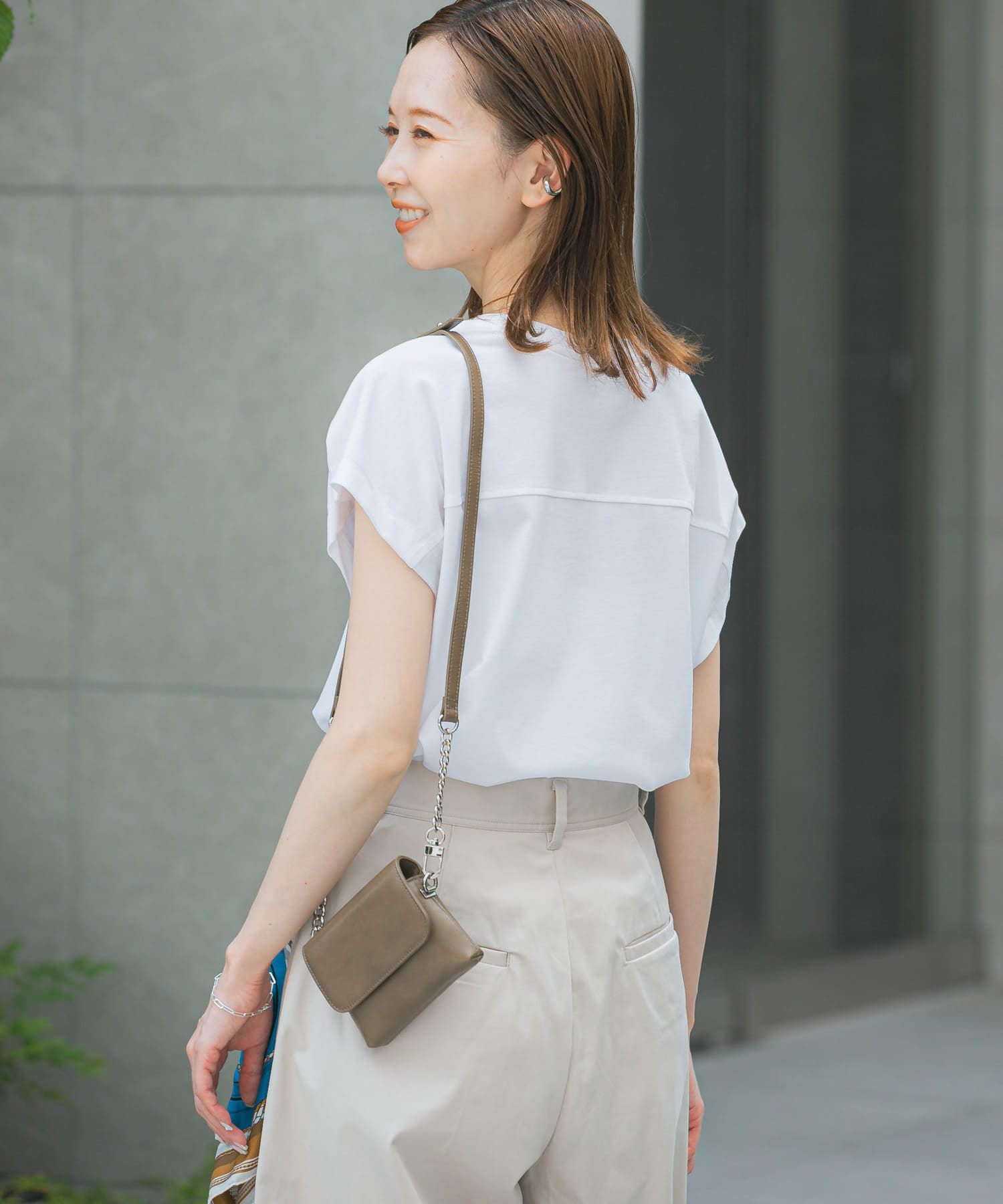 YENN　CHAIN BELT POUCH KHAKI FREE