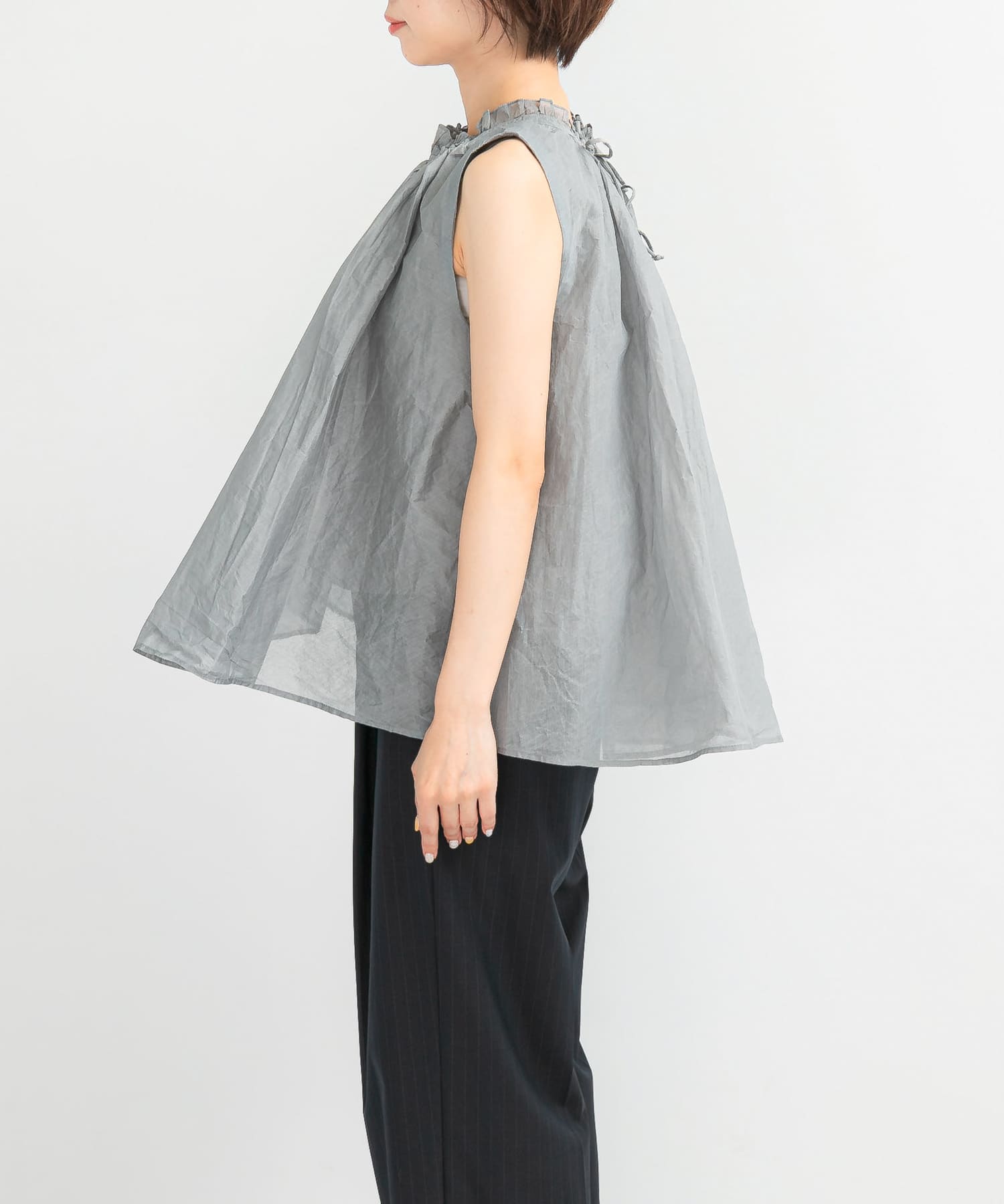 GRAY