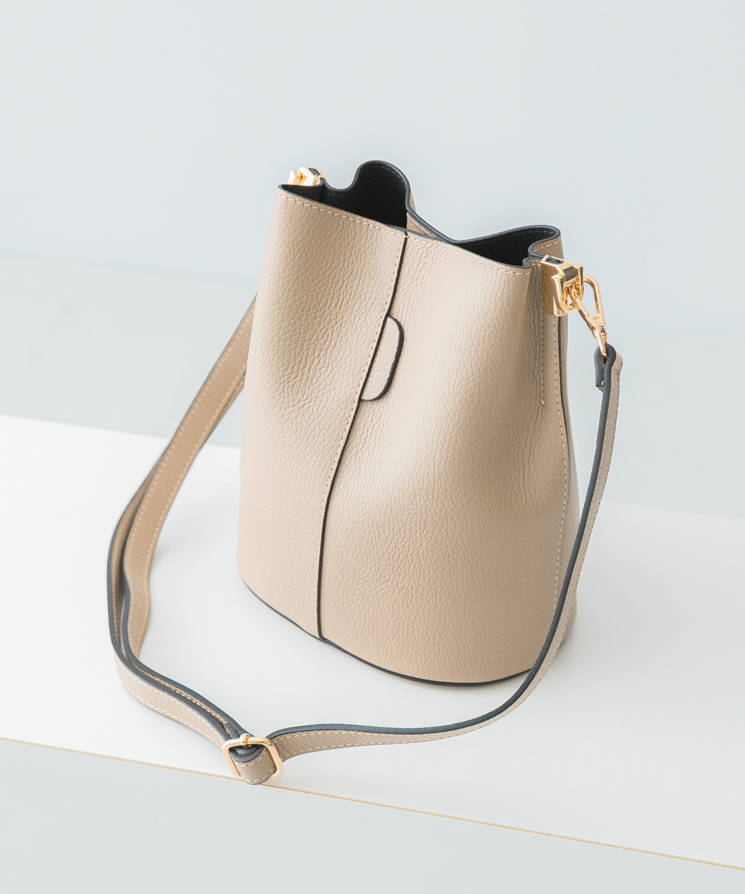 AULENTTI　ワンショルダーバッグ CAPPUCCIN -