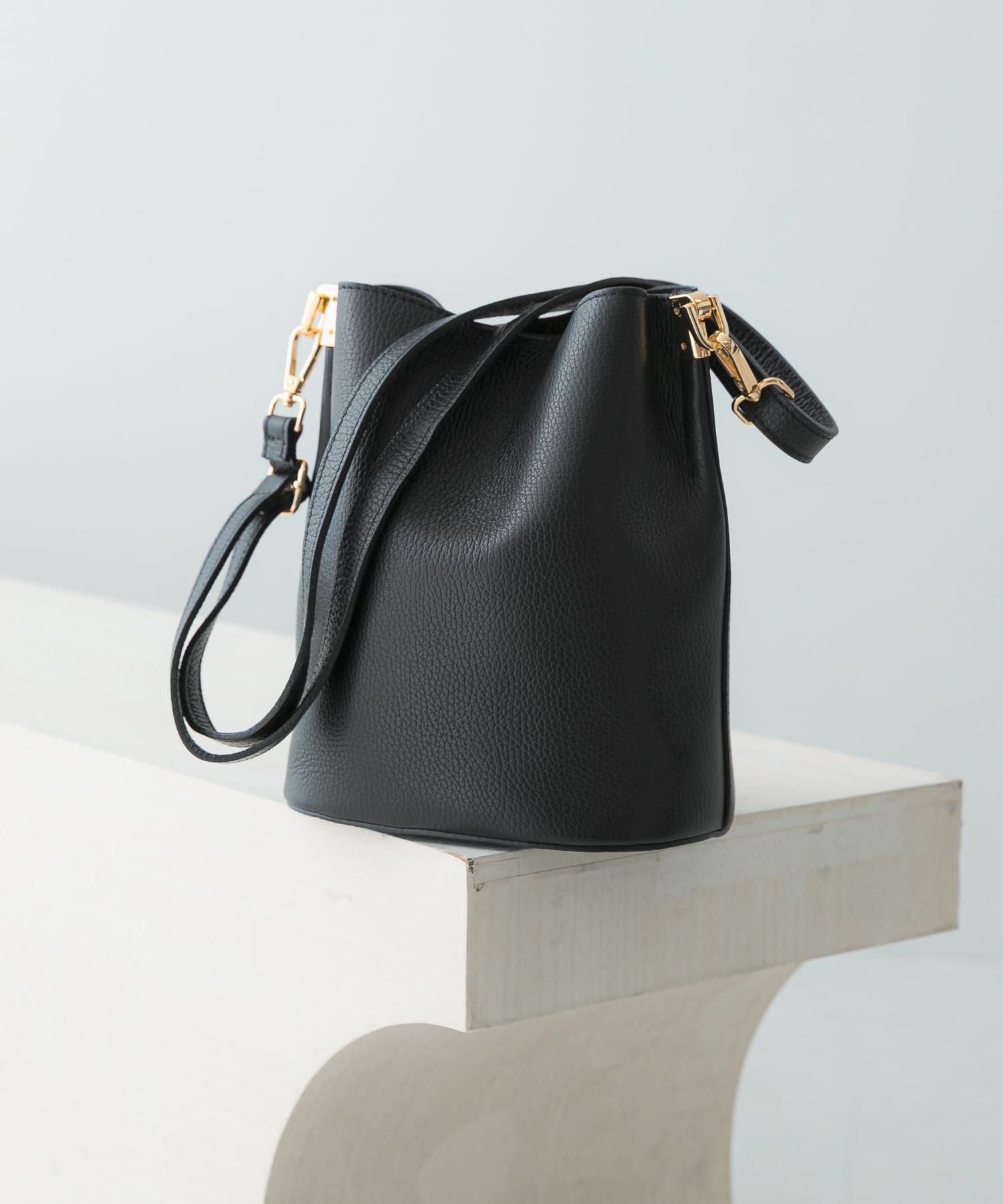 AULENTTI　ワンショルダーバッグ