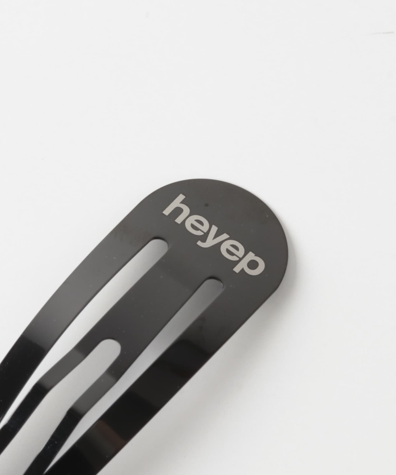 heyep Logo Emblem Hair Clip 2P Set(- BLACK): アクセサリー