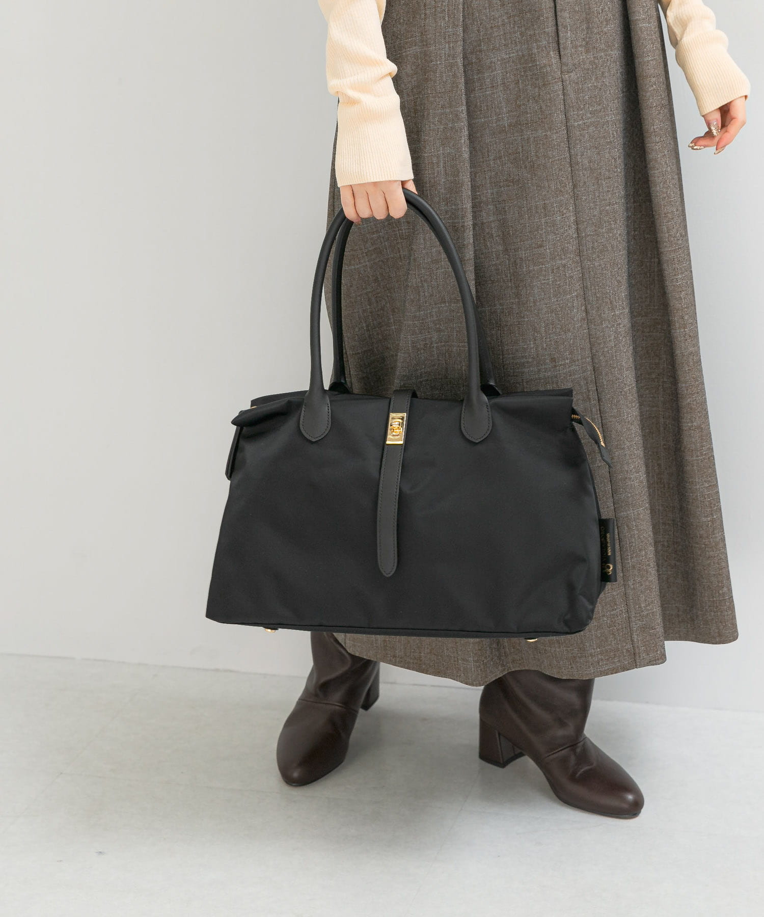 VIOLA d’ORO　BIANCA スクエアバッグ