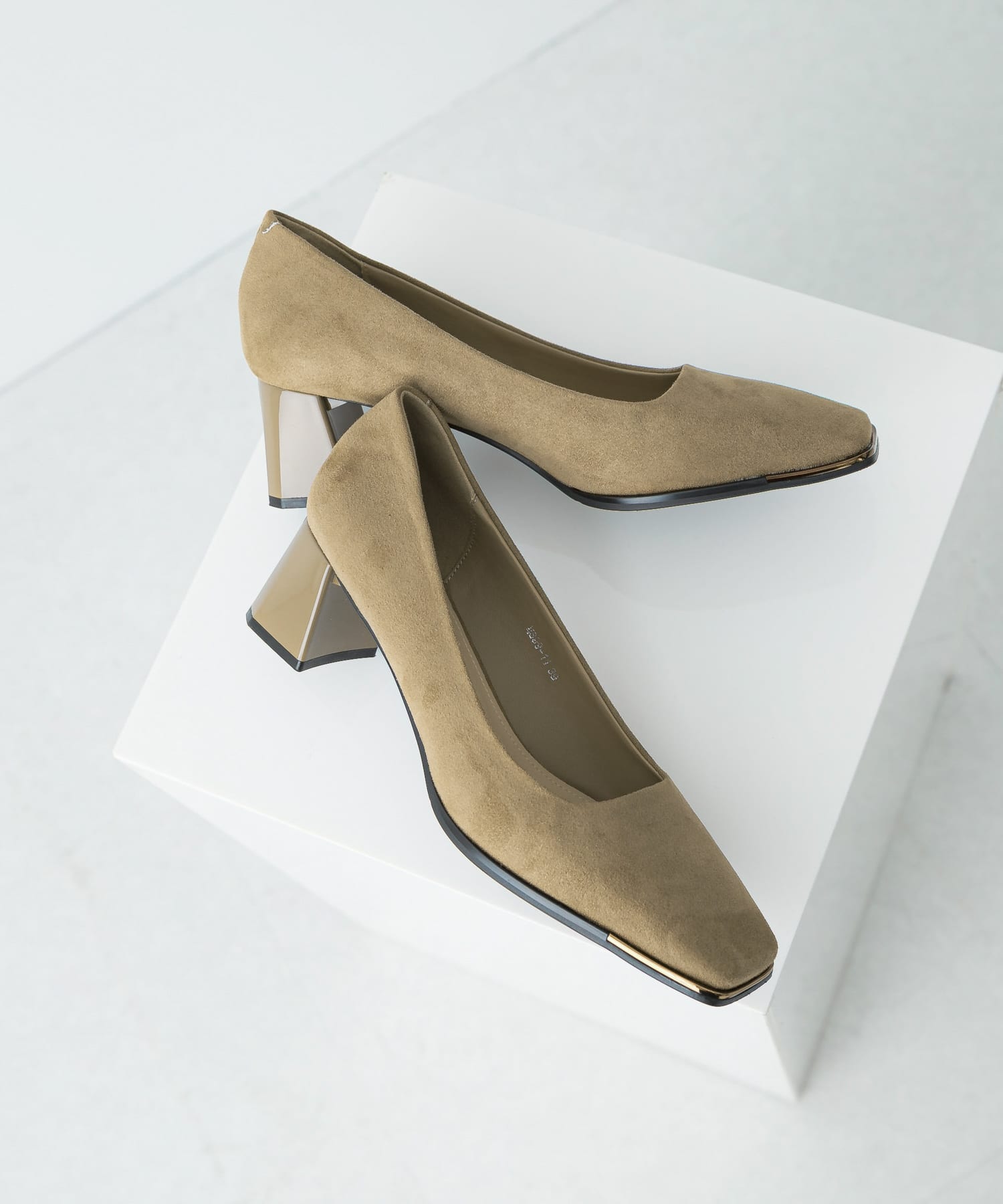 MOHI　スエードパンプス