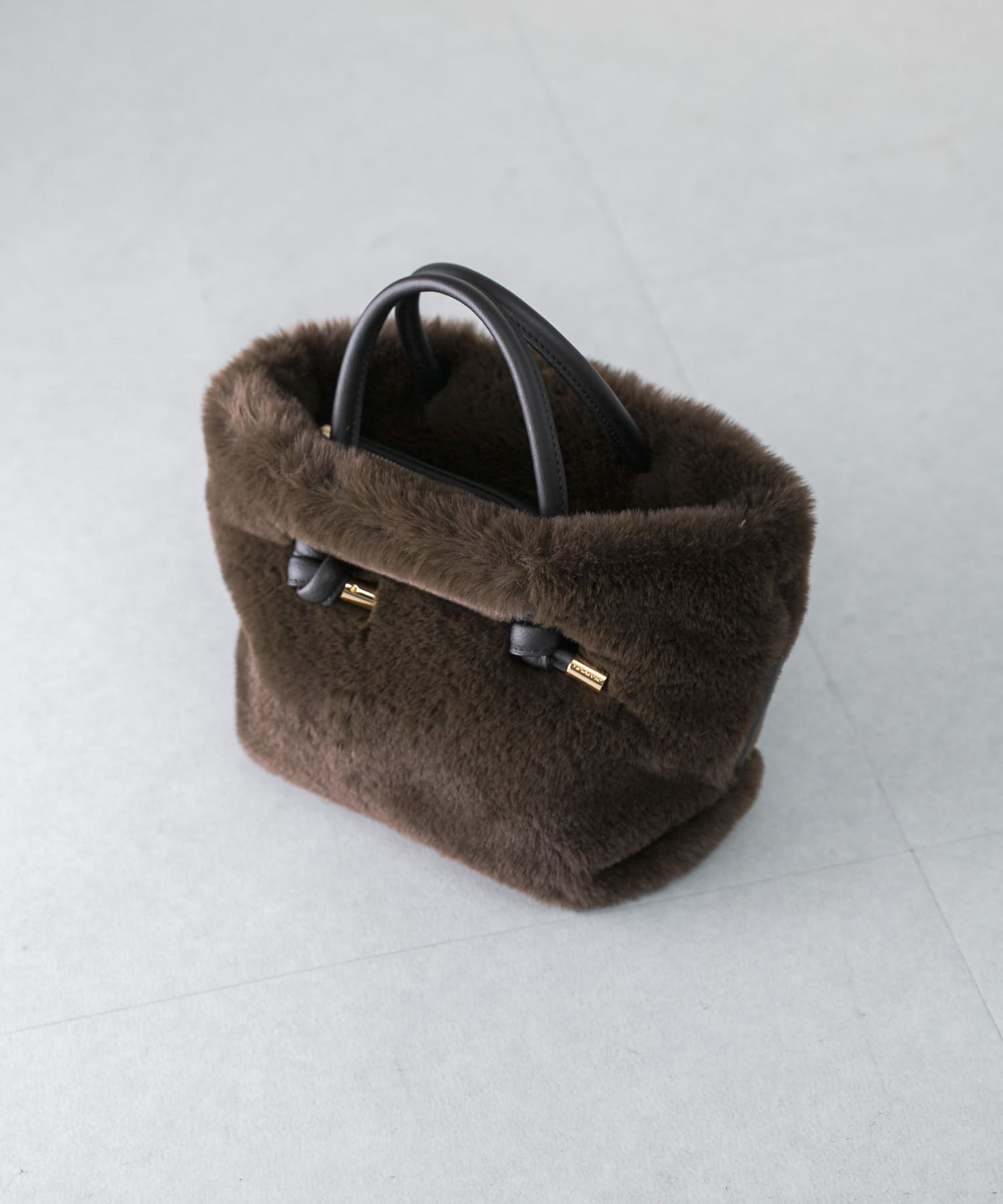 VIOLAd'ORO エコファーノットハンドル(- mochablack): バッグ｜URBAN