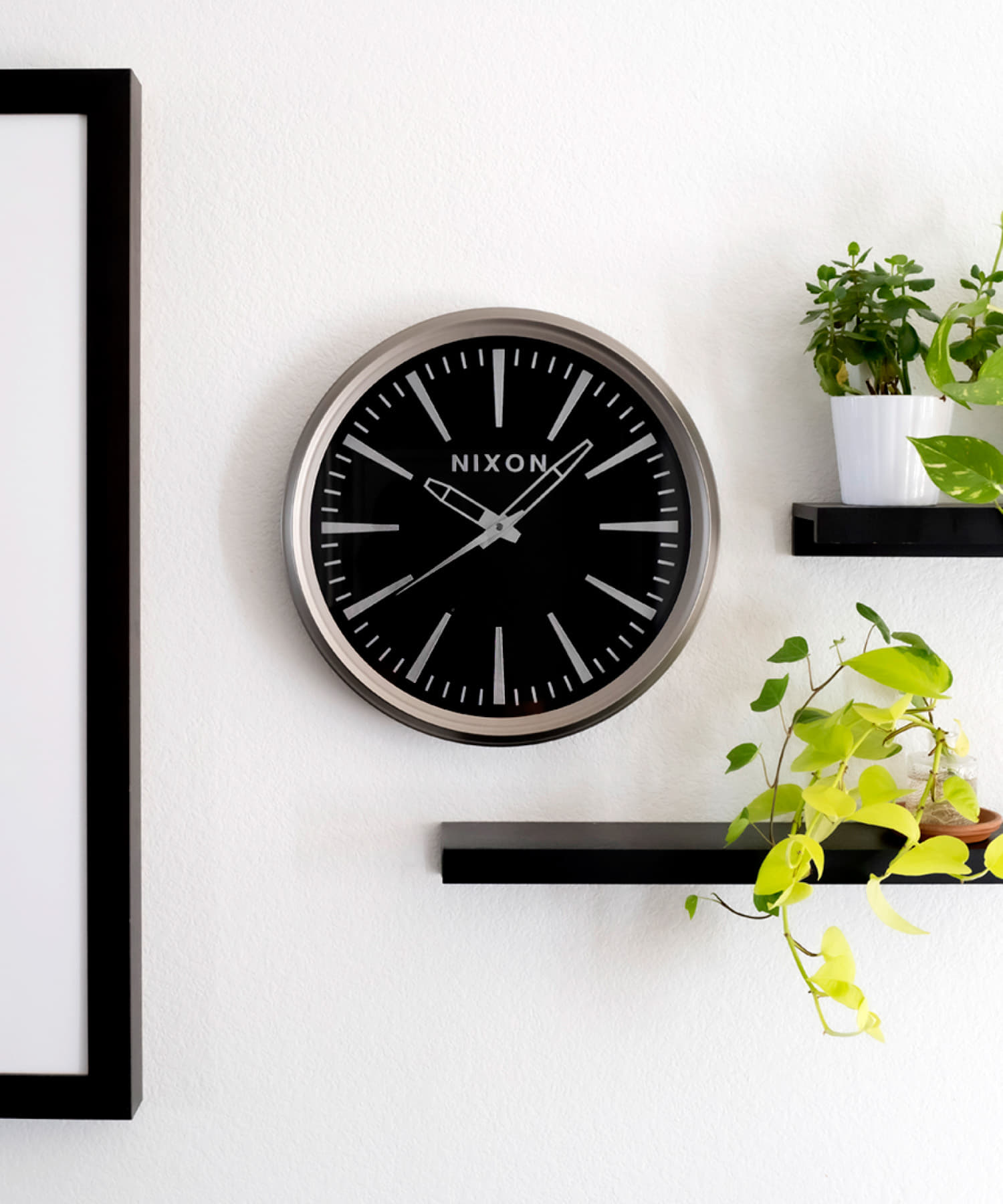 nixon　Sentry Wall Clock Black one