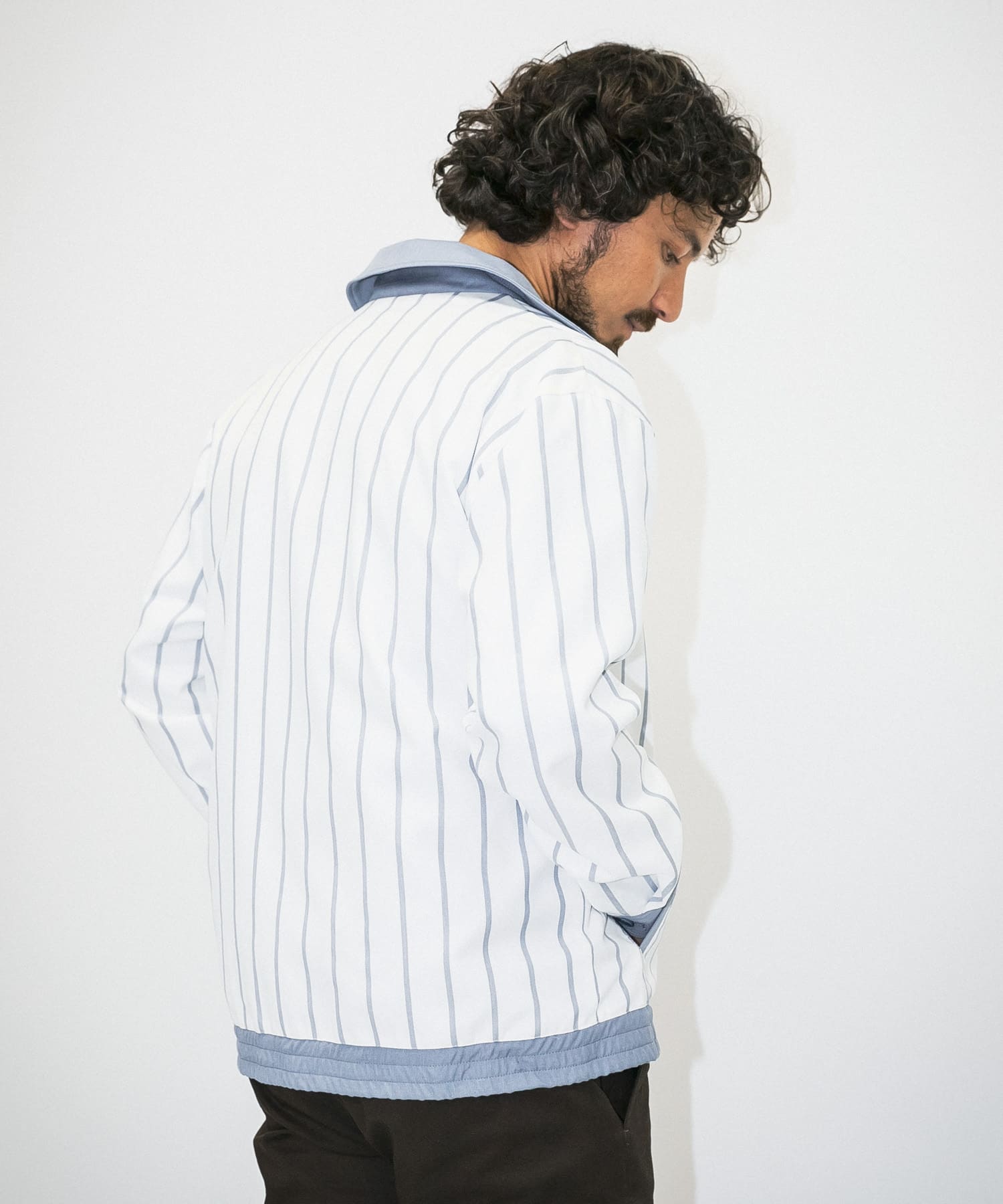 WHT×BLU