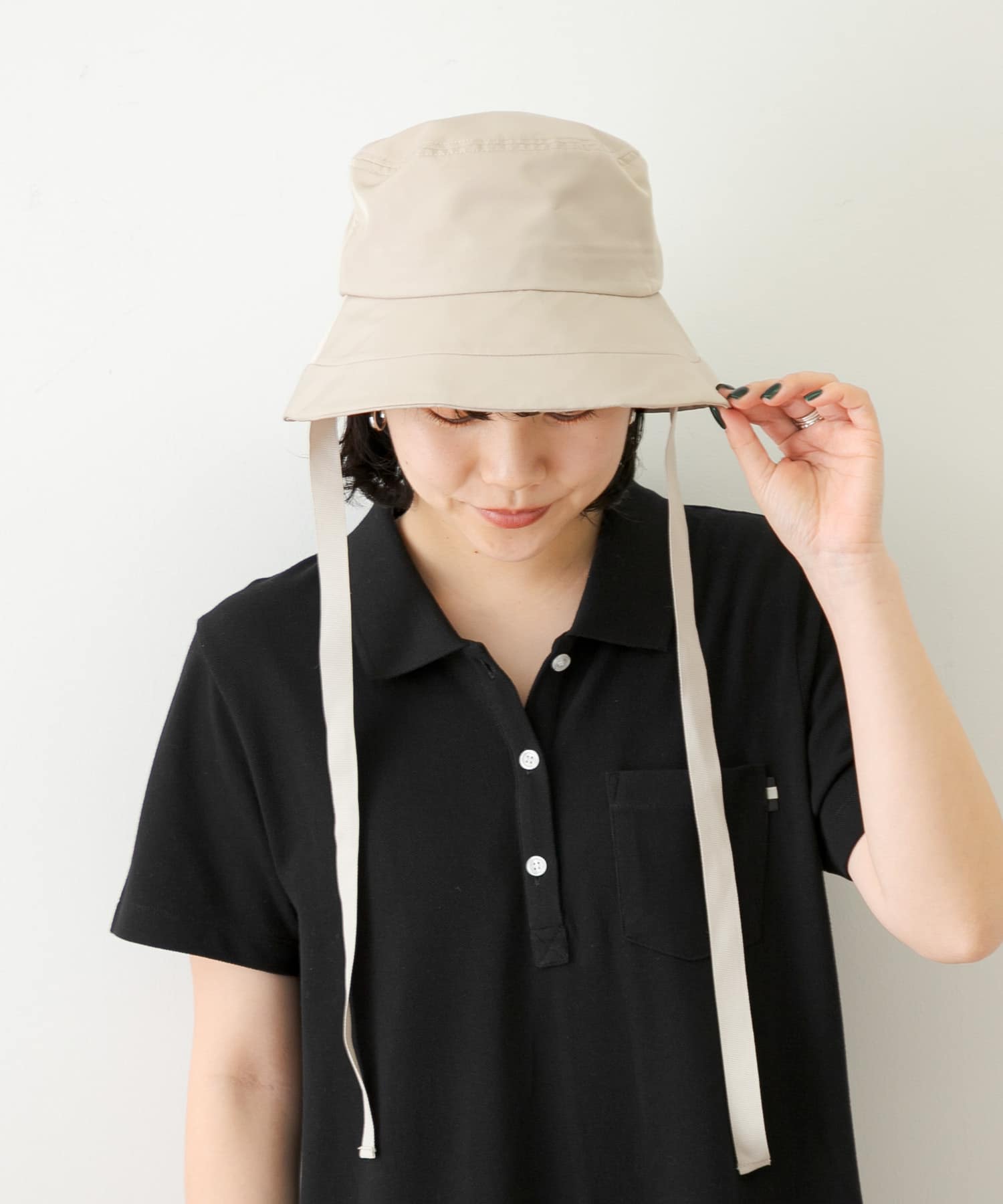 ベージュ