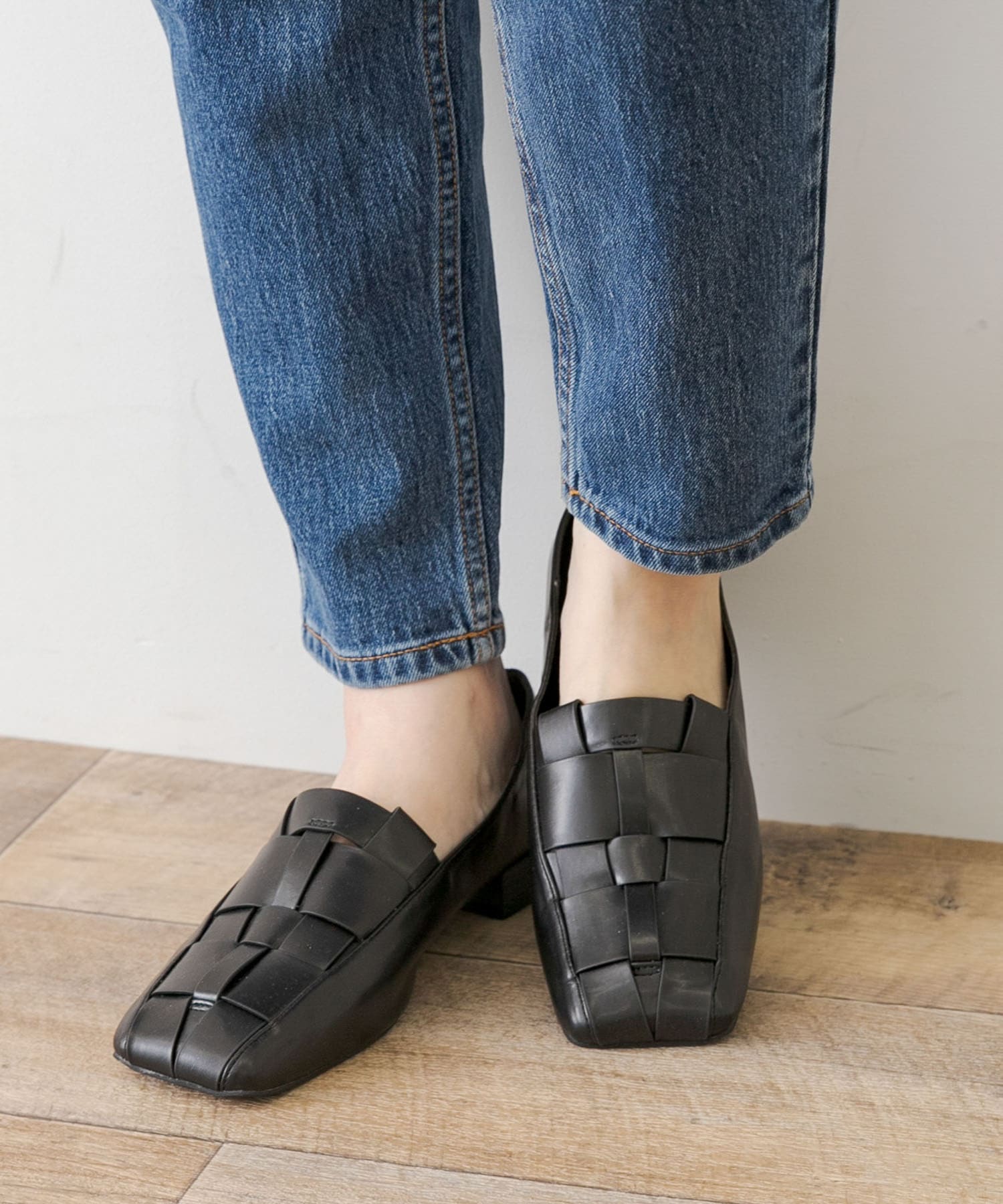 グルカスクエアフラットパンプス ブラック S