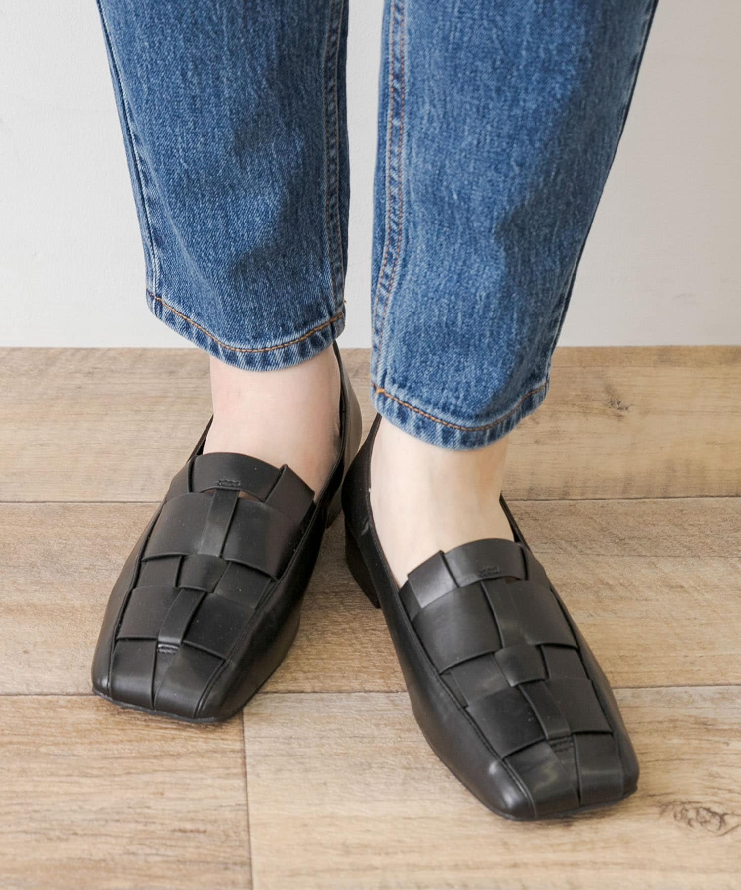 グルカスクエアフラットパンプス ブラック S