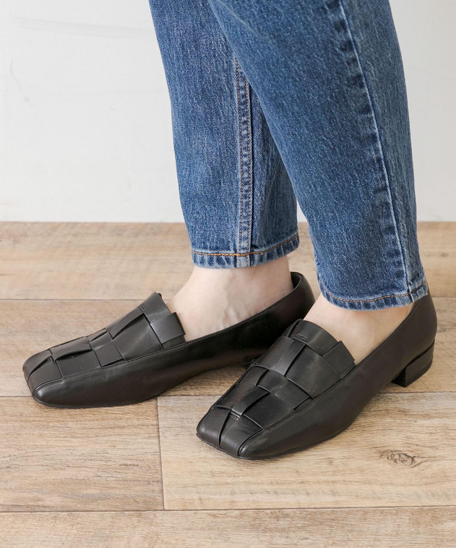 グルカスクエアフラットパンプス ブラック S