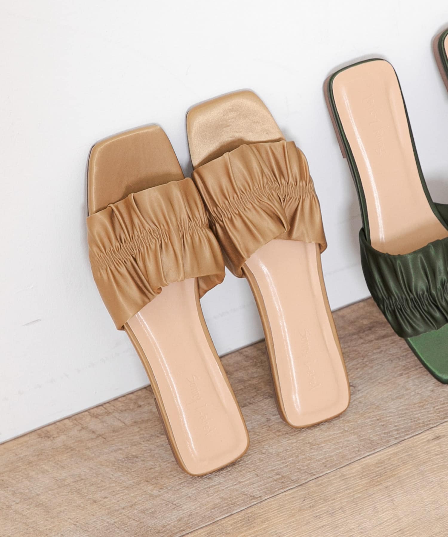 サテンシャーリングサンダル ベージュ S