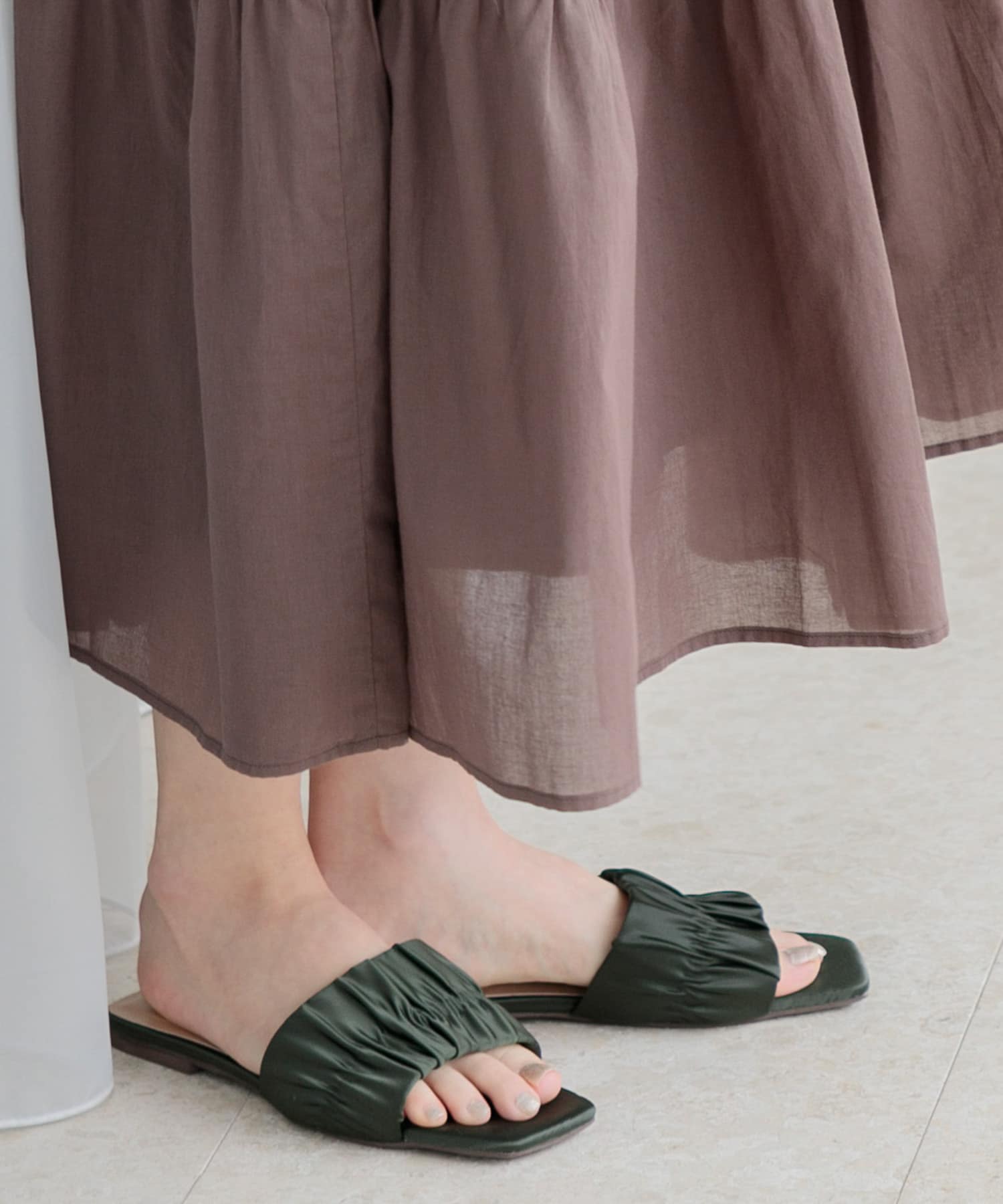 サテンシャーリングサンダル ダークオリーブ S