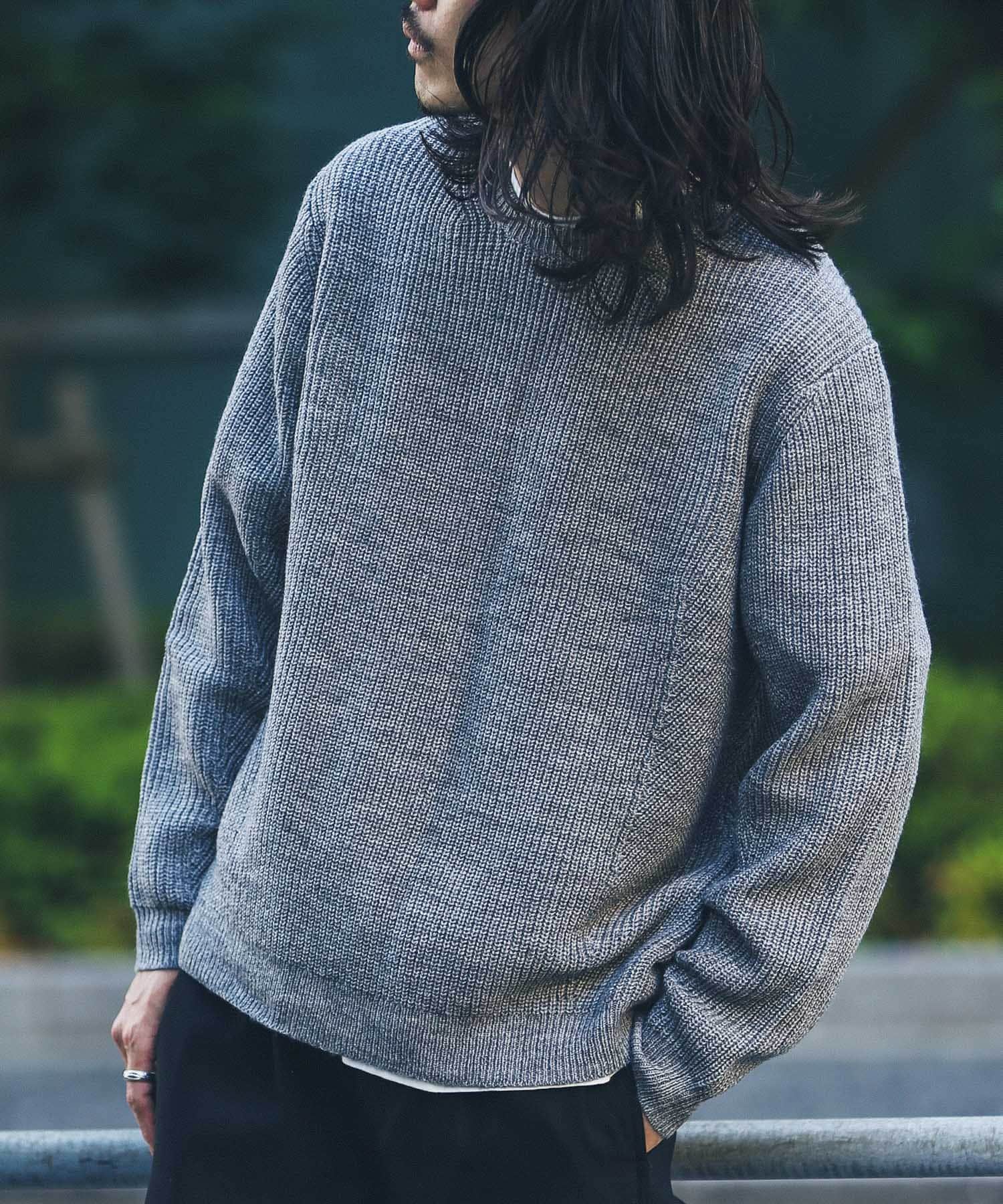 グレー