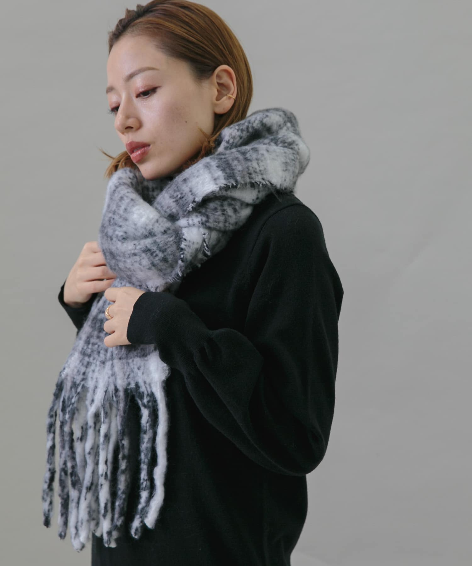 オンブレチェックボリュームマフラー モノトーン one