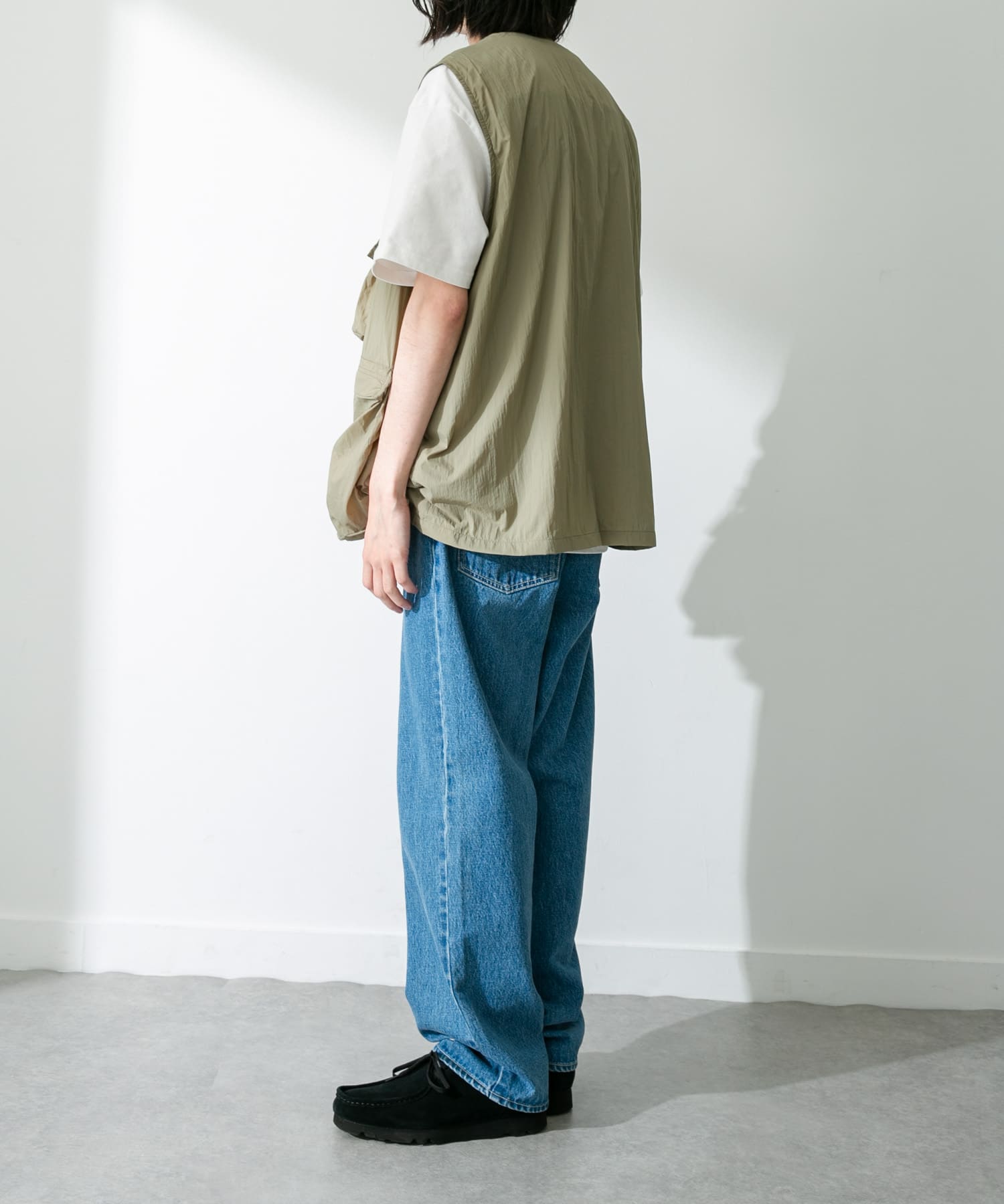 グレーカーキ
