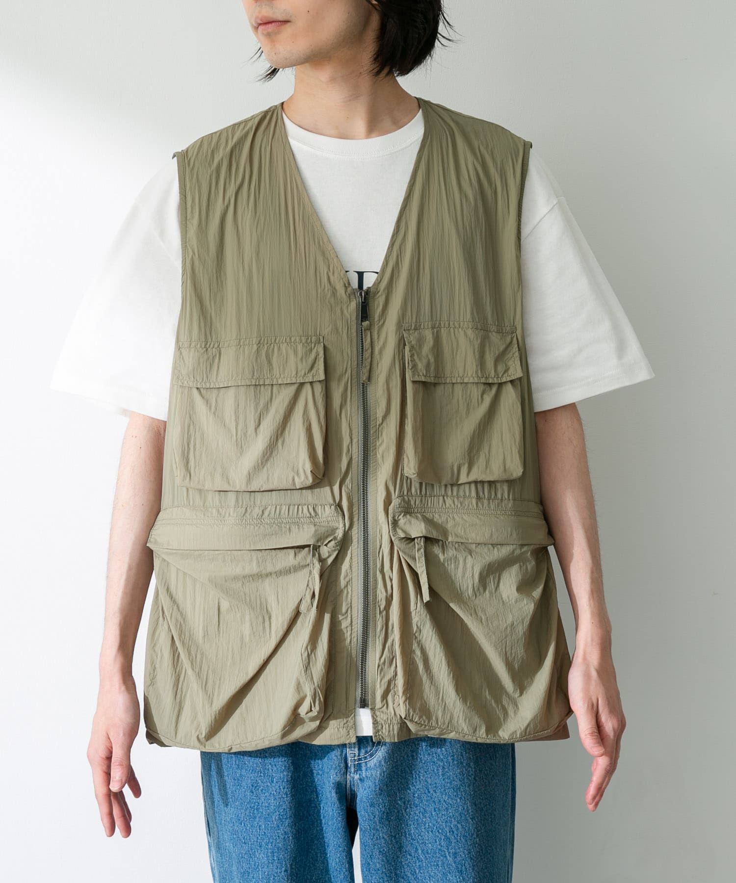 グレーカーキ