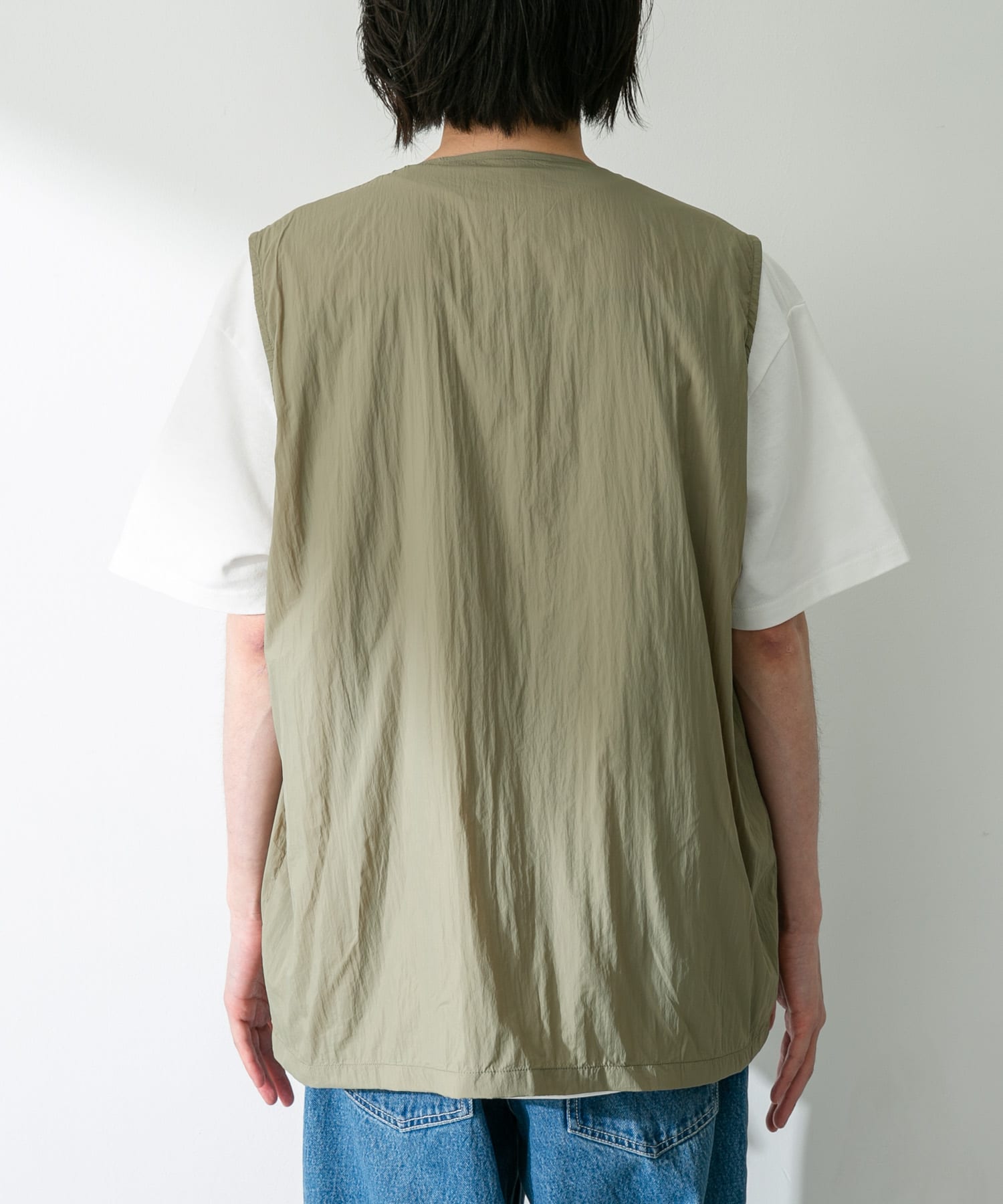 グレーカーキ