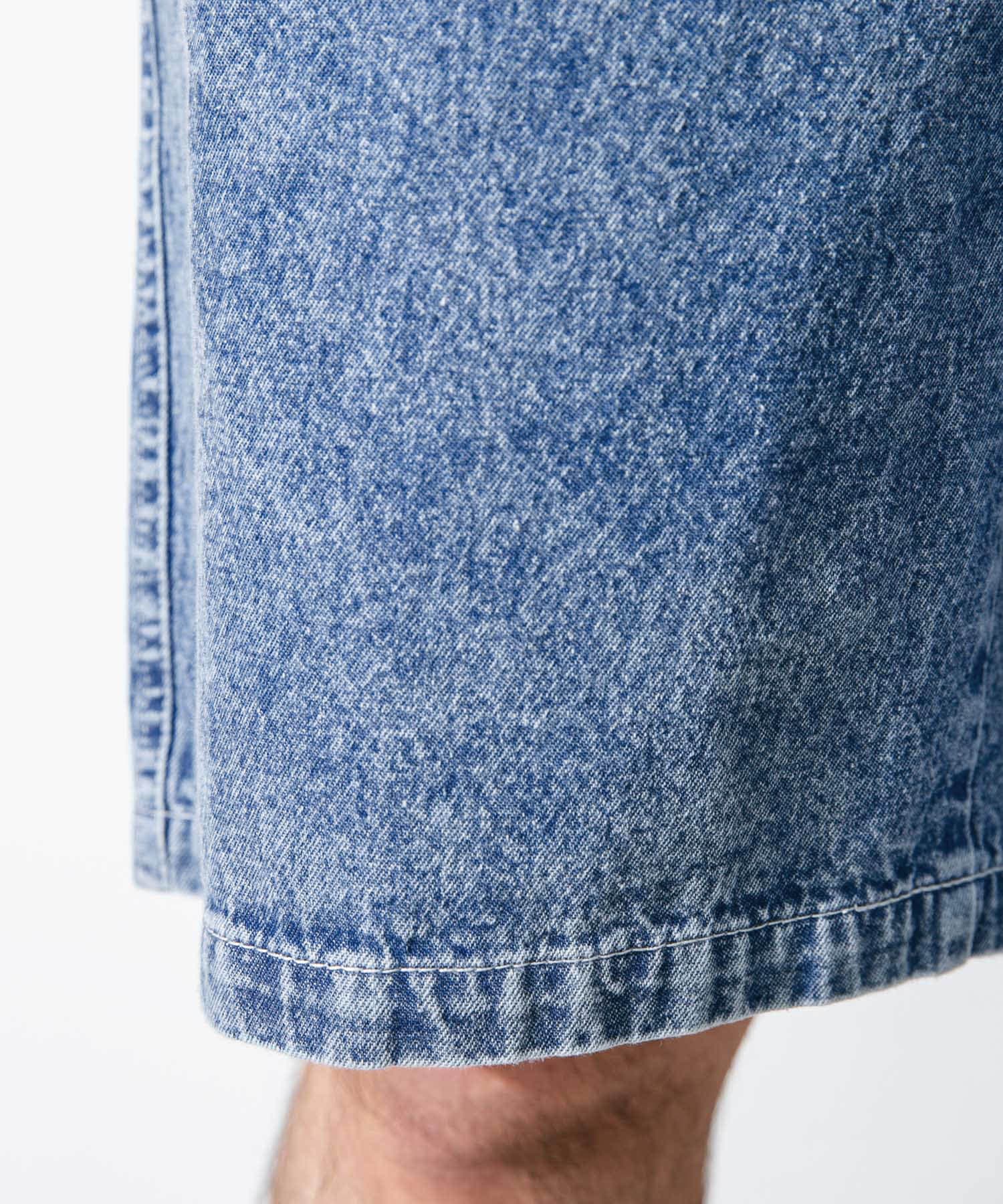 身長：180cm 体重：60kg サイズ：L