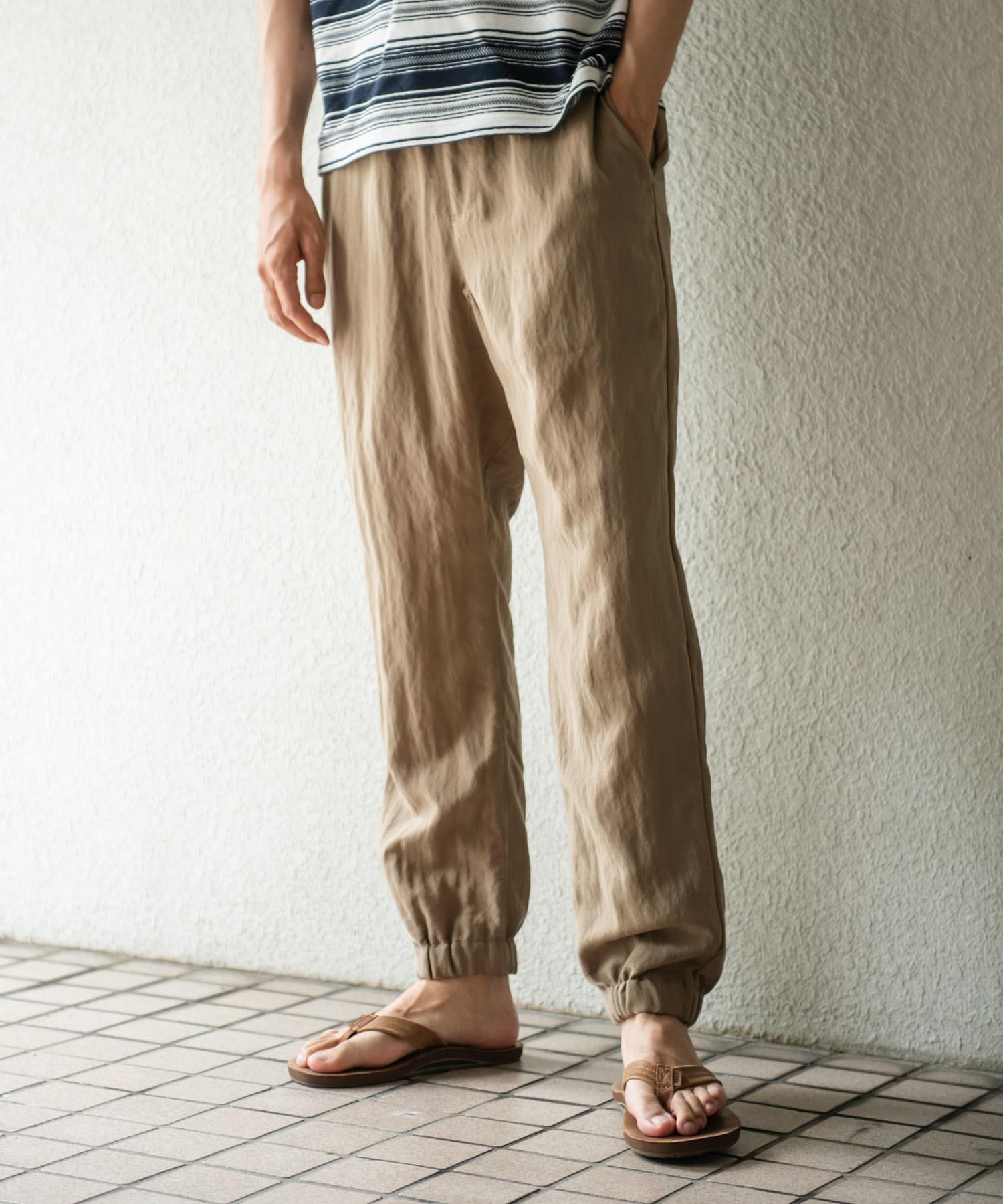 ベージュ