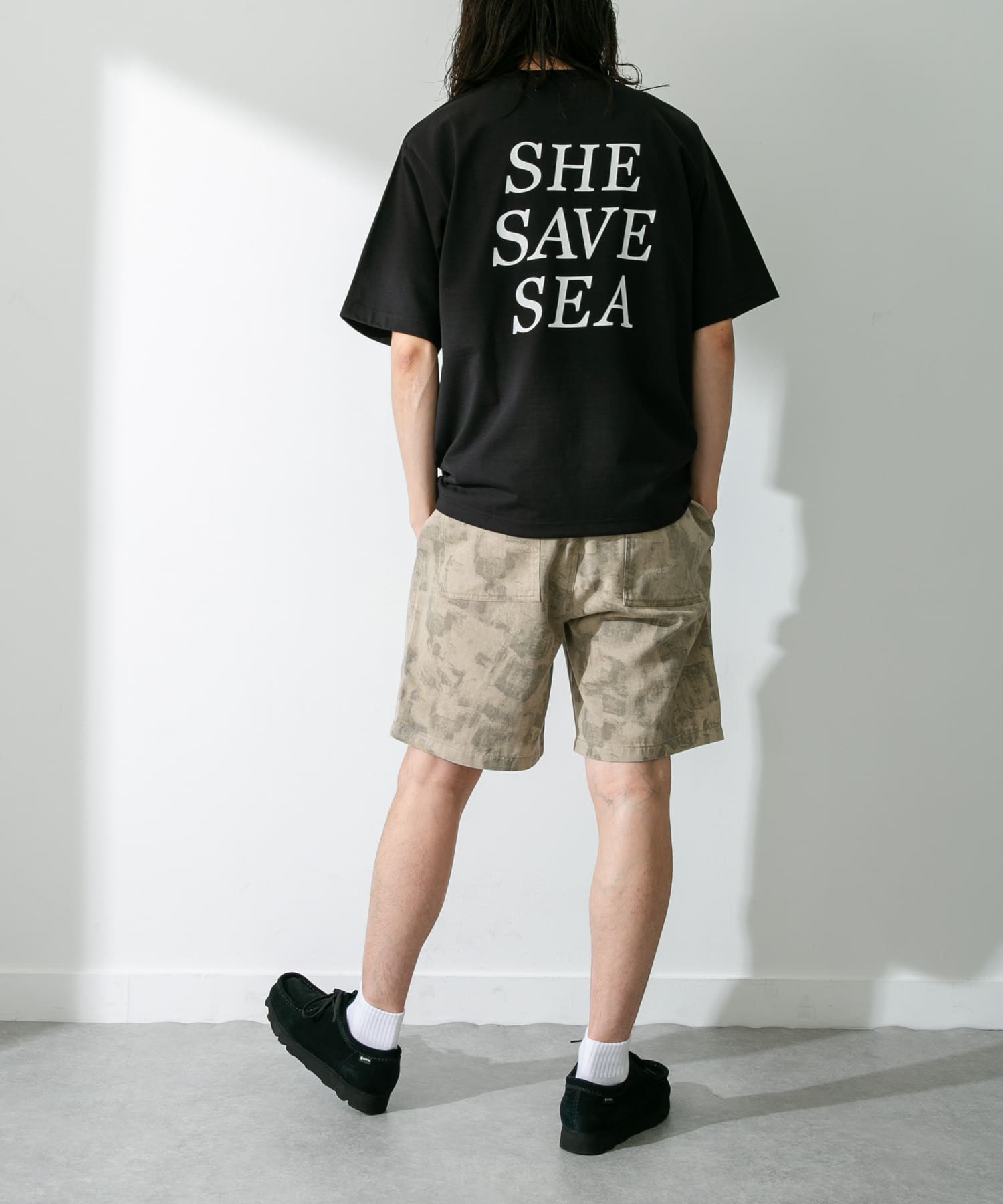ブラック