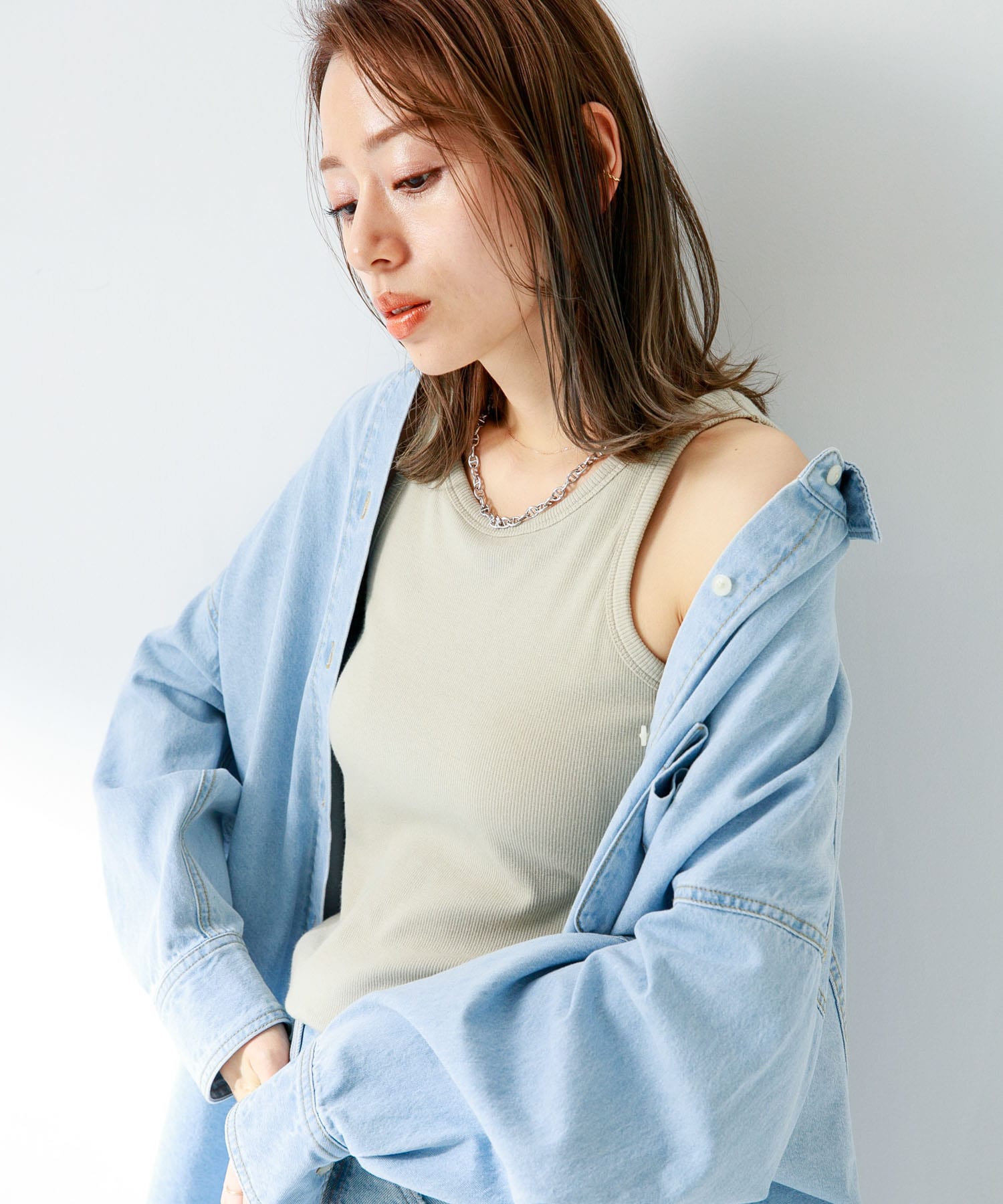 ベージュ
