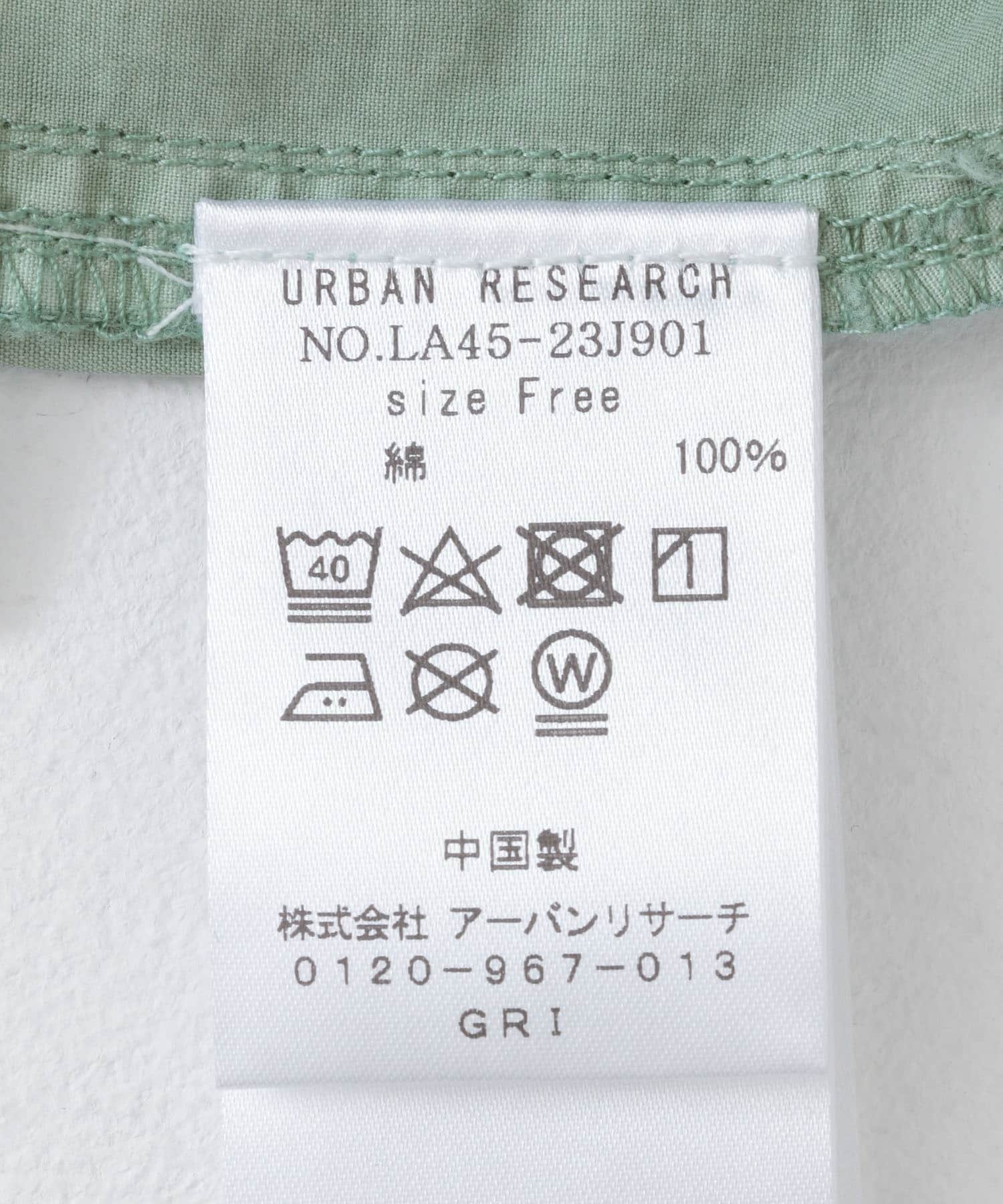 カーキ