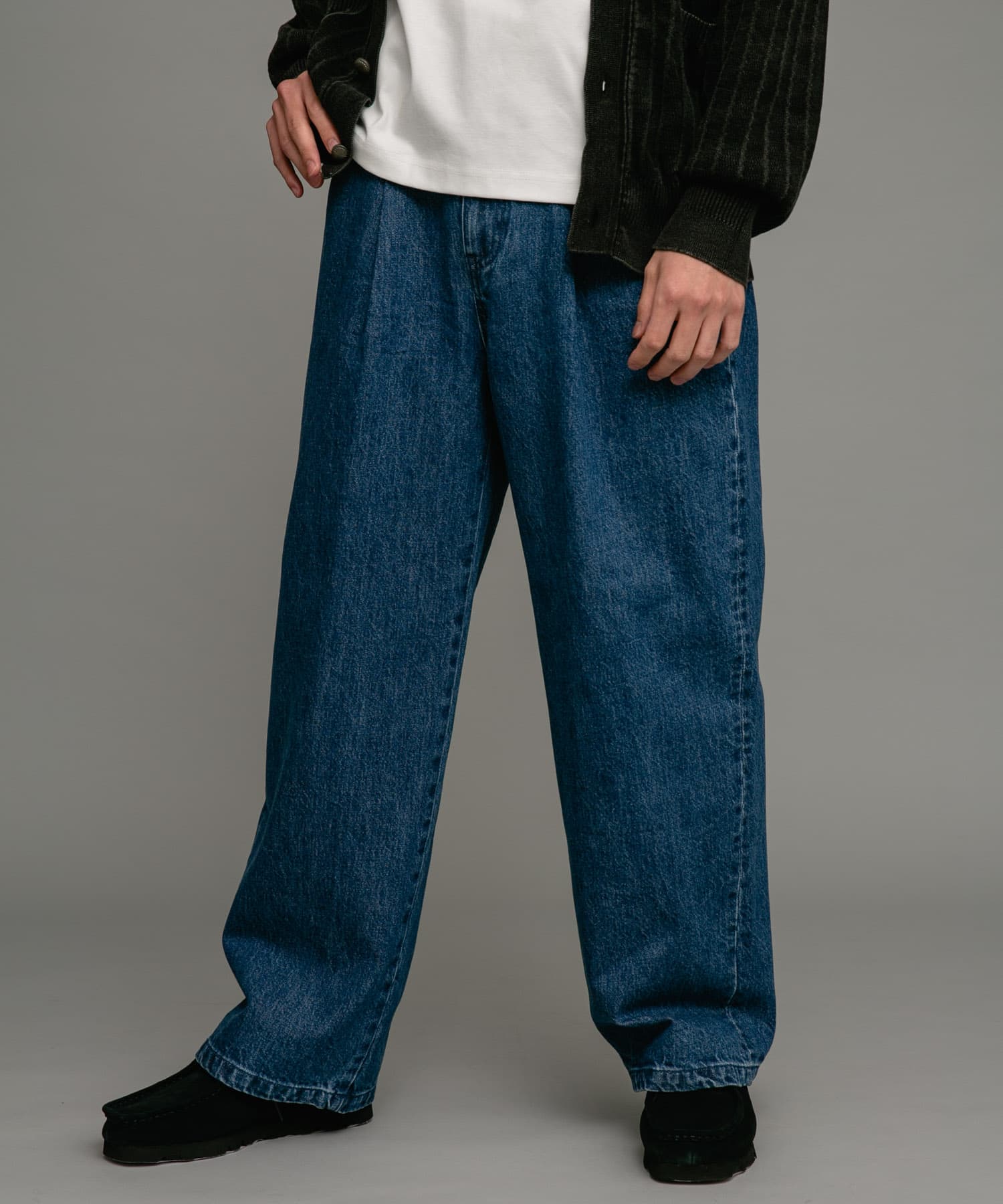 身長：180cm 体重：60kg サイズ：L