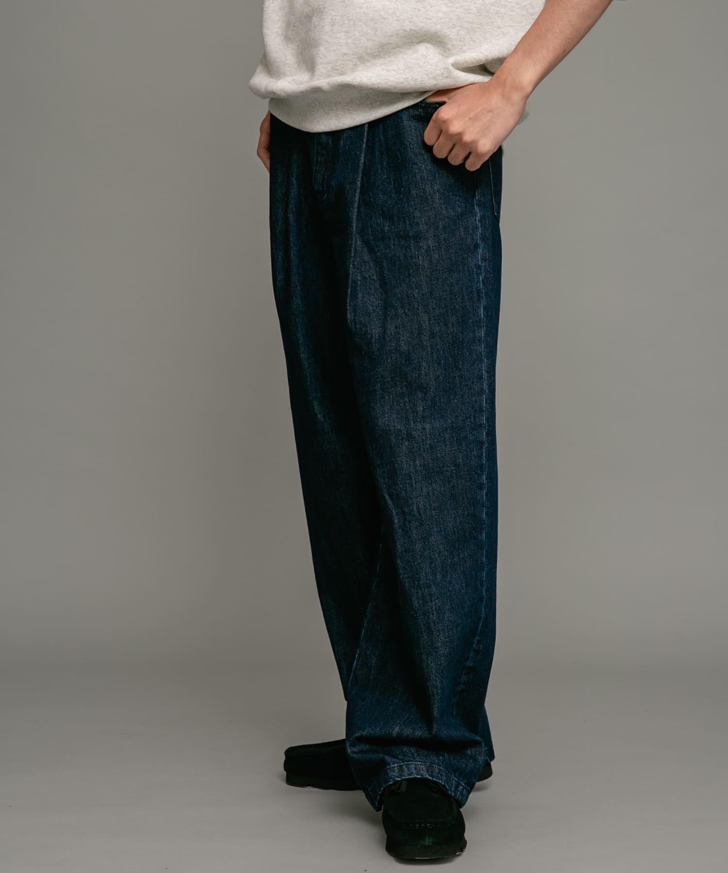 身長：180cm 体重：60kg サイズ：L