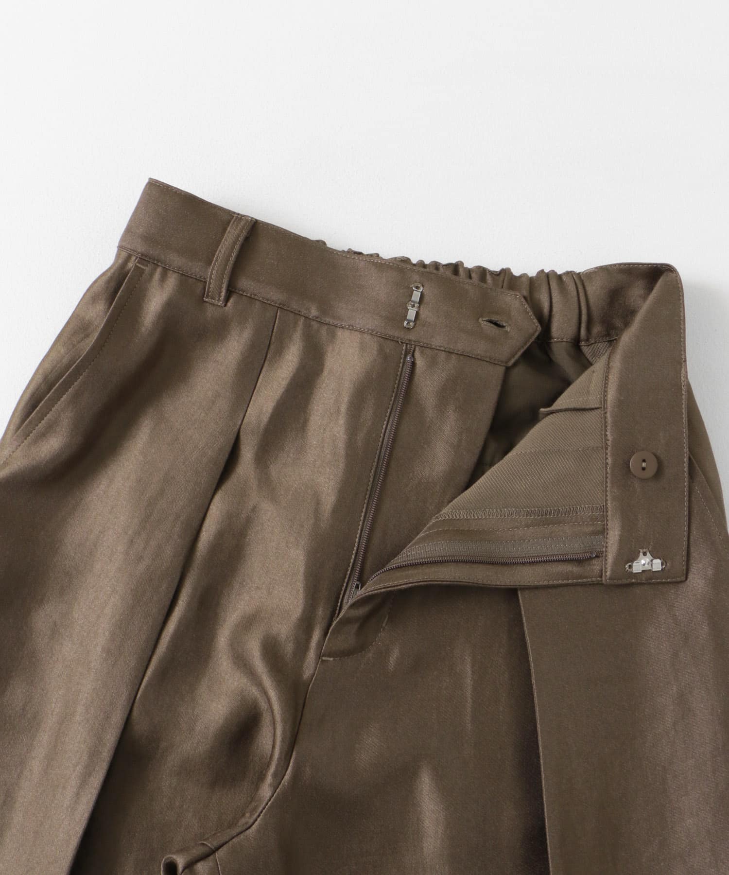 シャイニーツイルサテンパンツ ブラウン 36