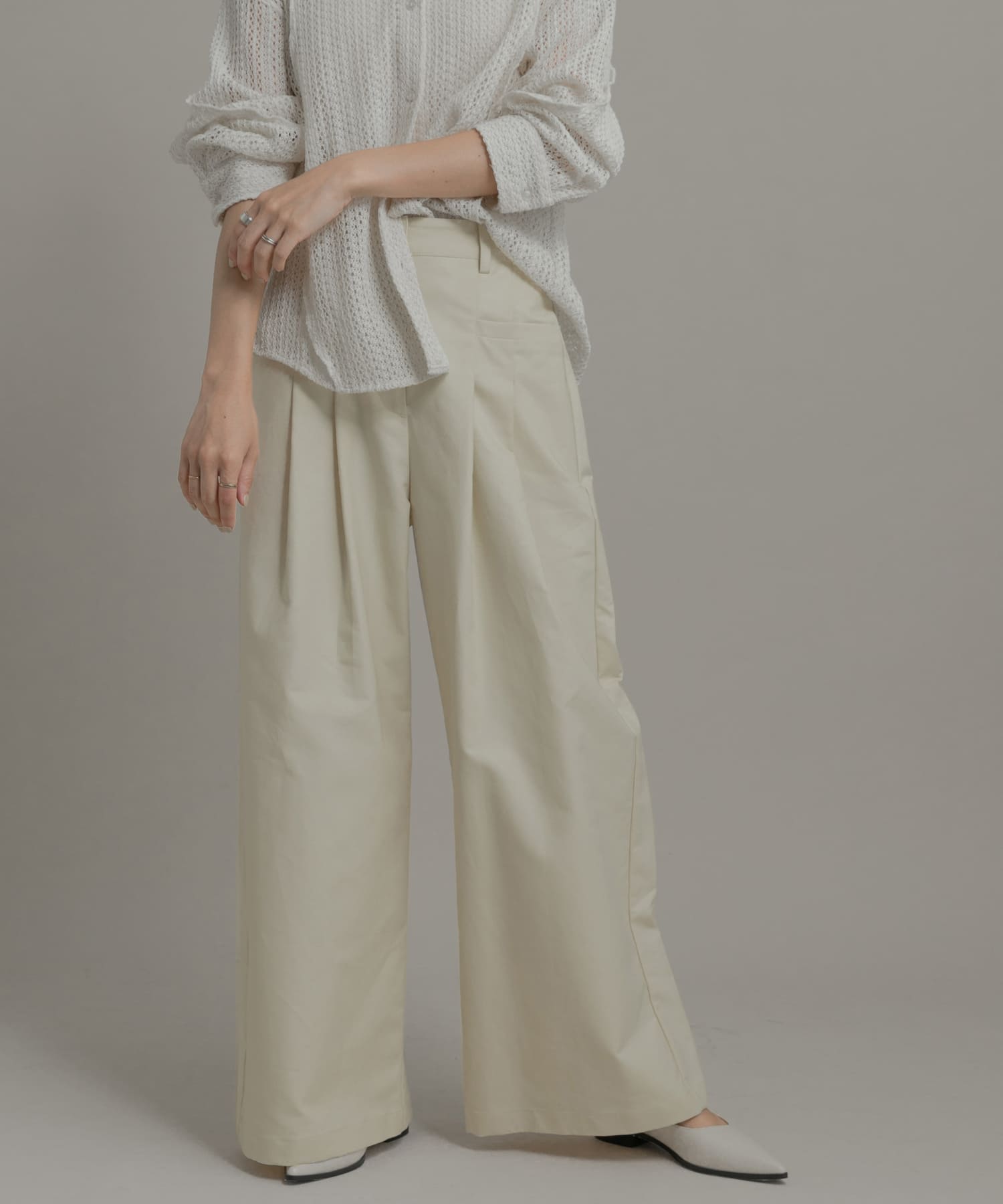 タックワイドパンツ