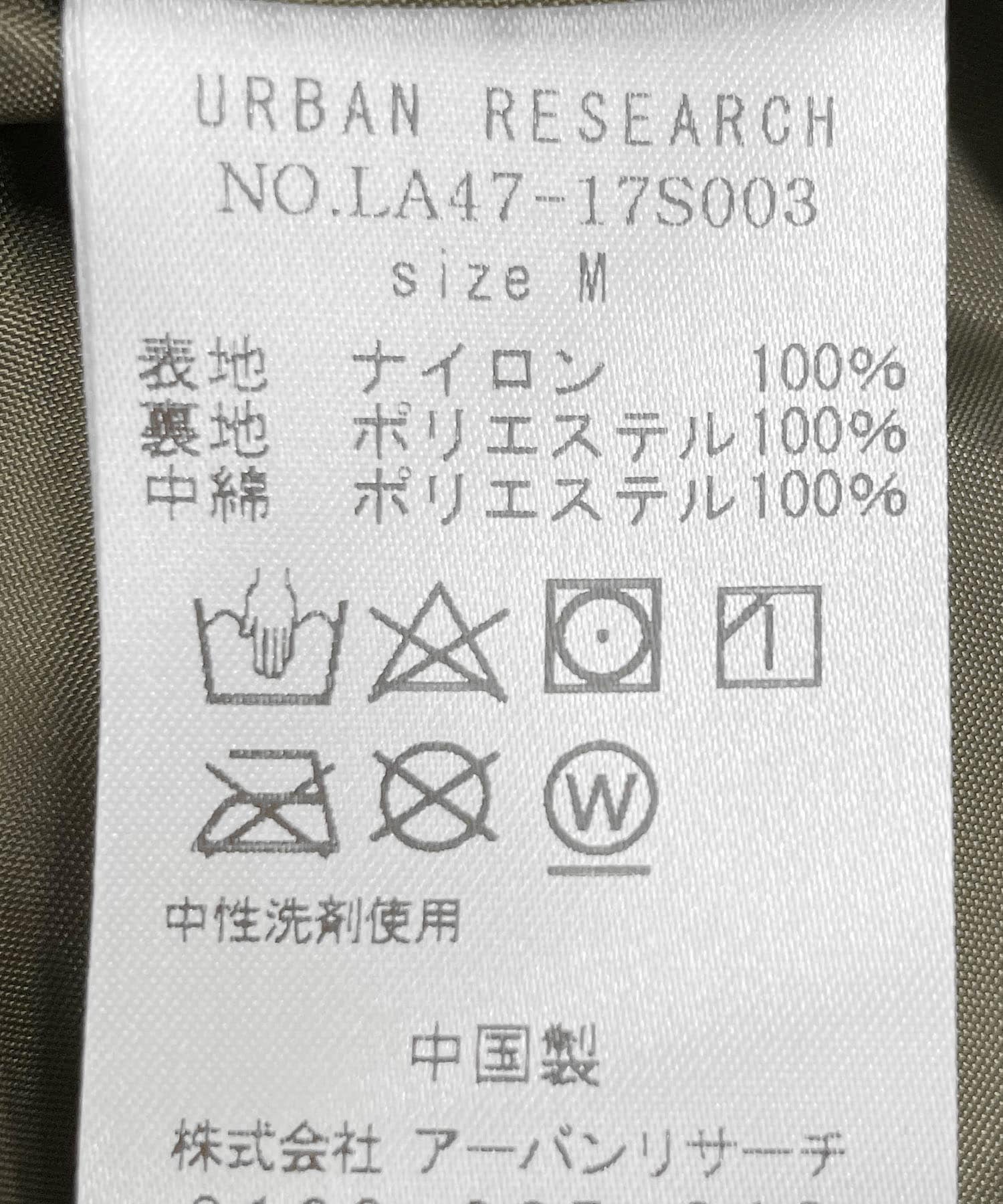 カーキ