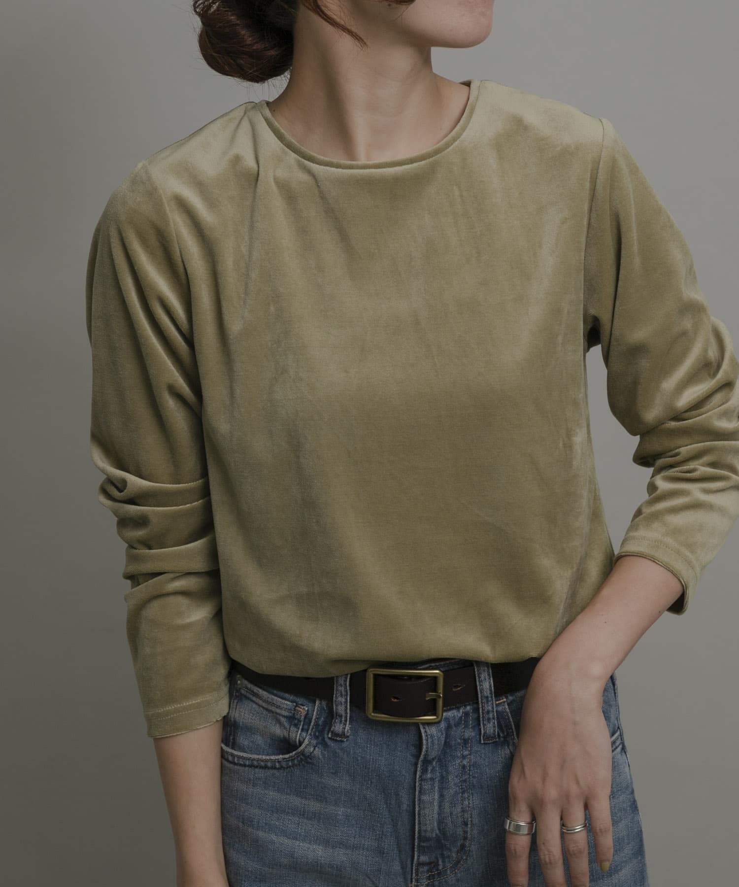 『UR TECH』ベロアロングスリーブTシャツ