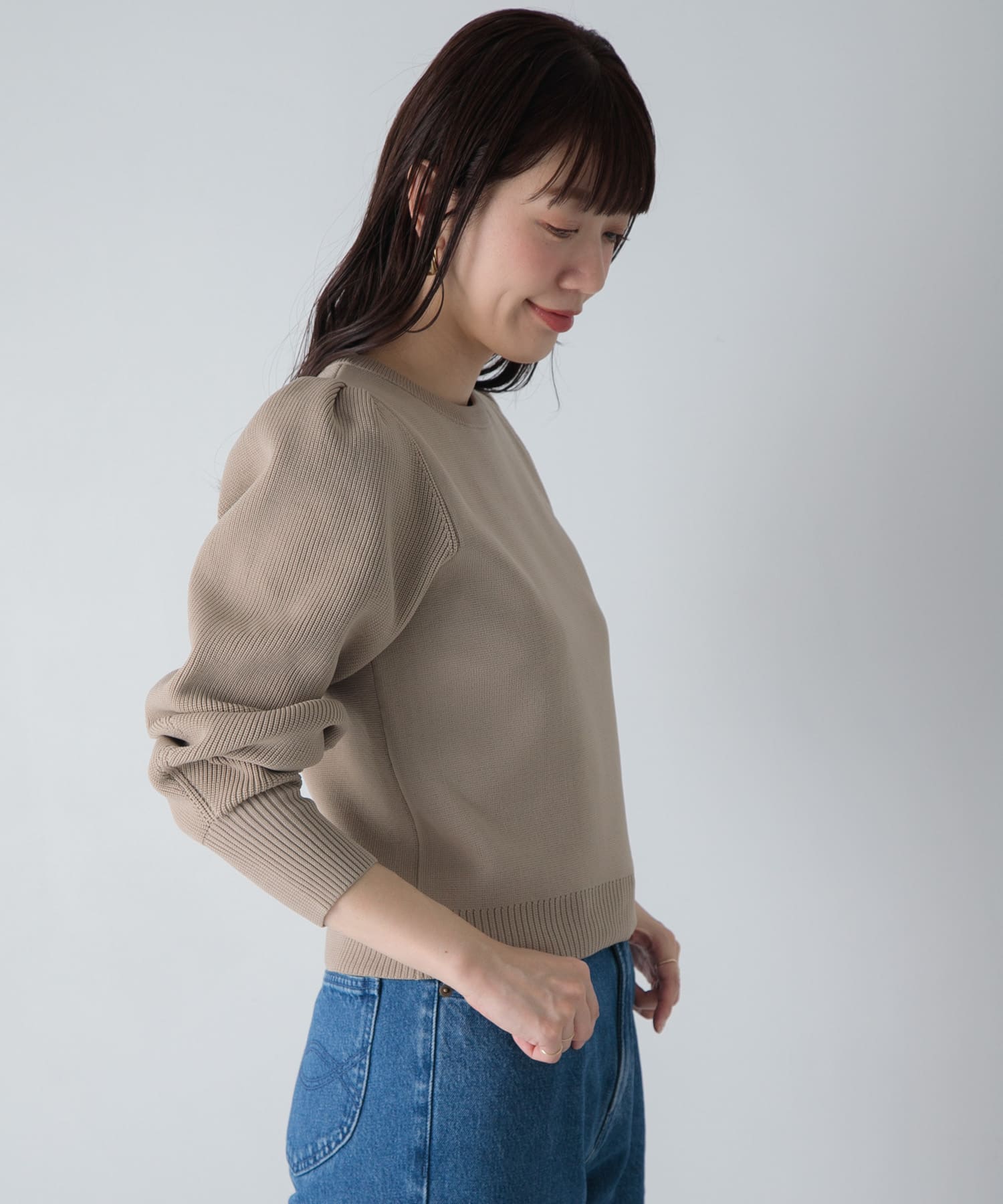 ベージュ