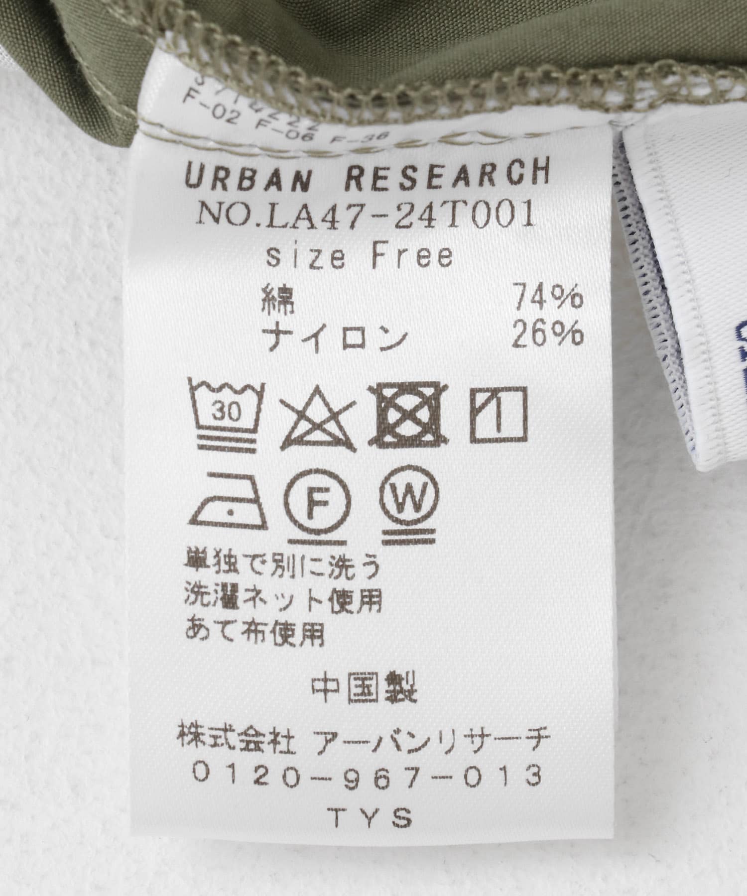カーキ