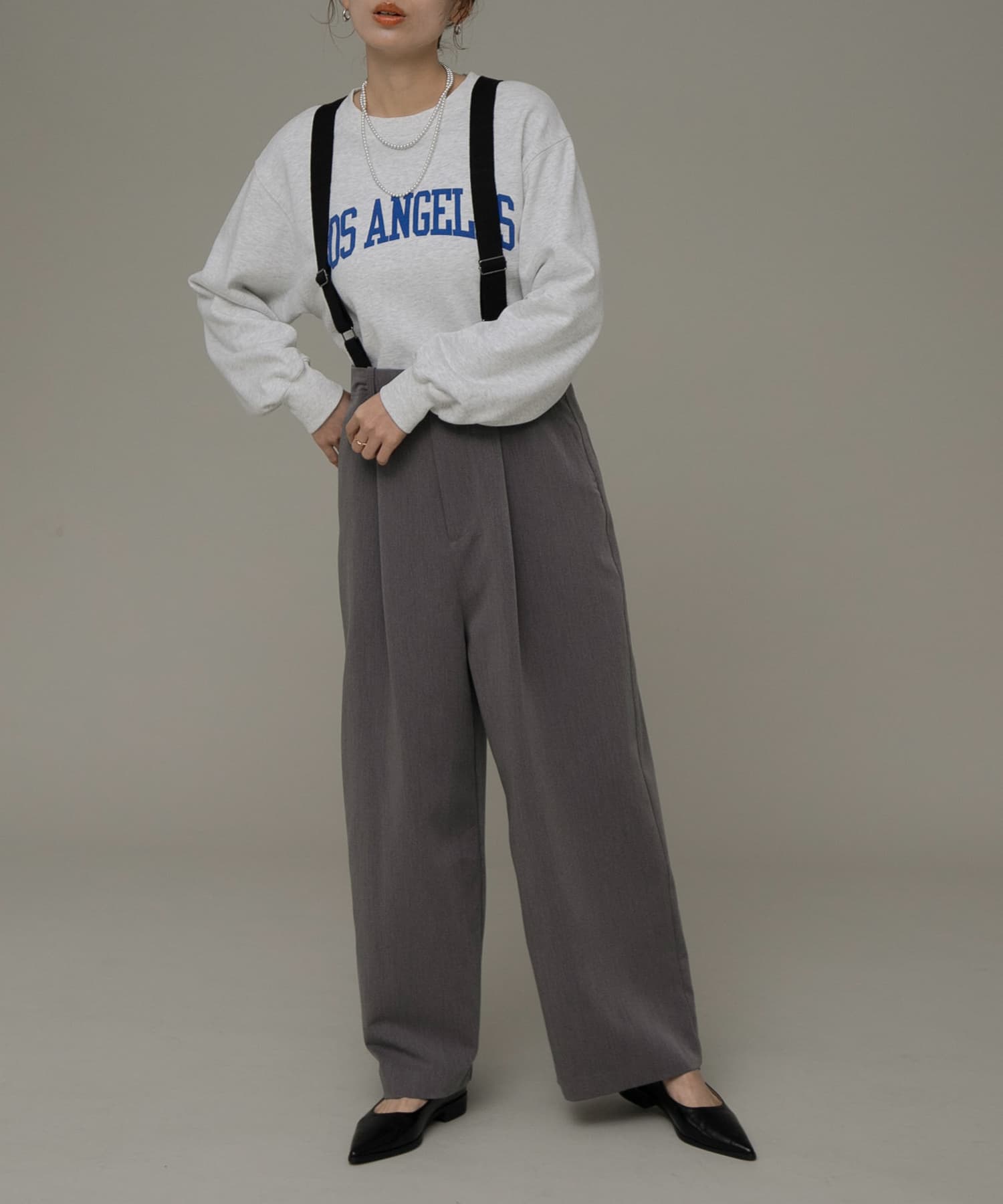 サスペンダー付きタックパンツ