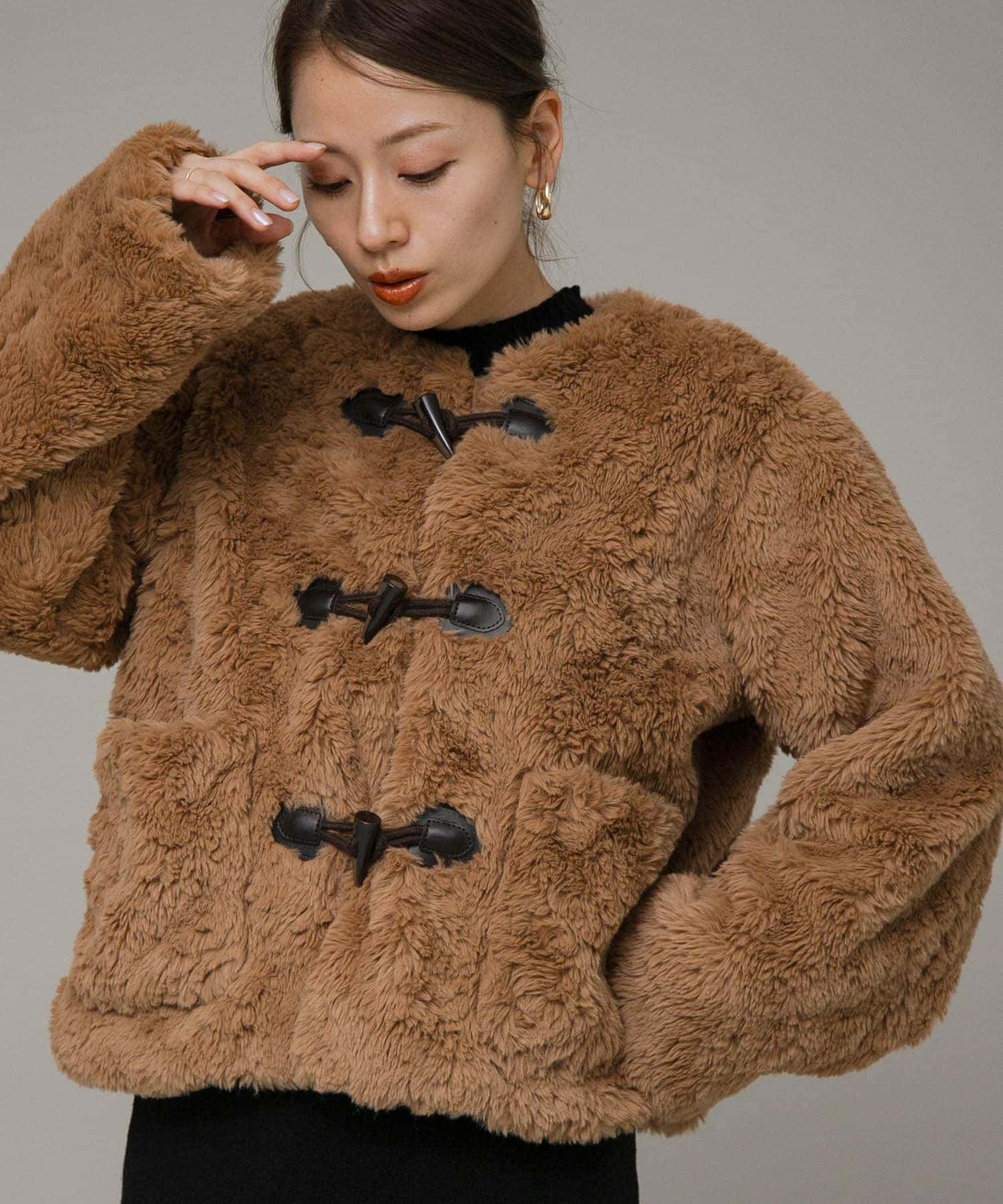 ノーカラーフェイクファーコート