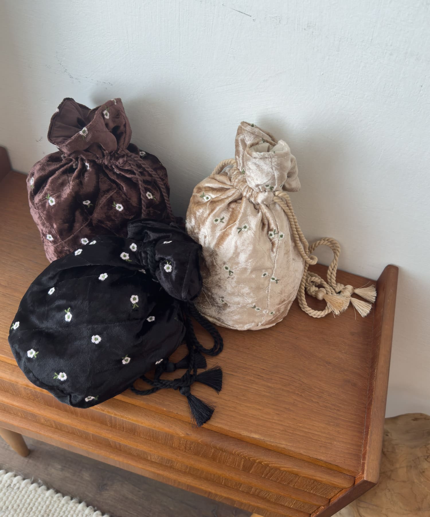 フラワー刺繍ベロアミニショルダーバッグ ブラック one