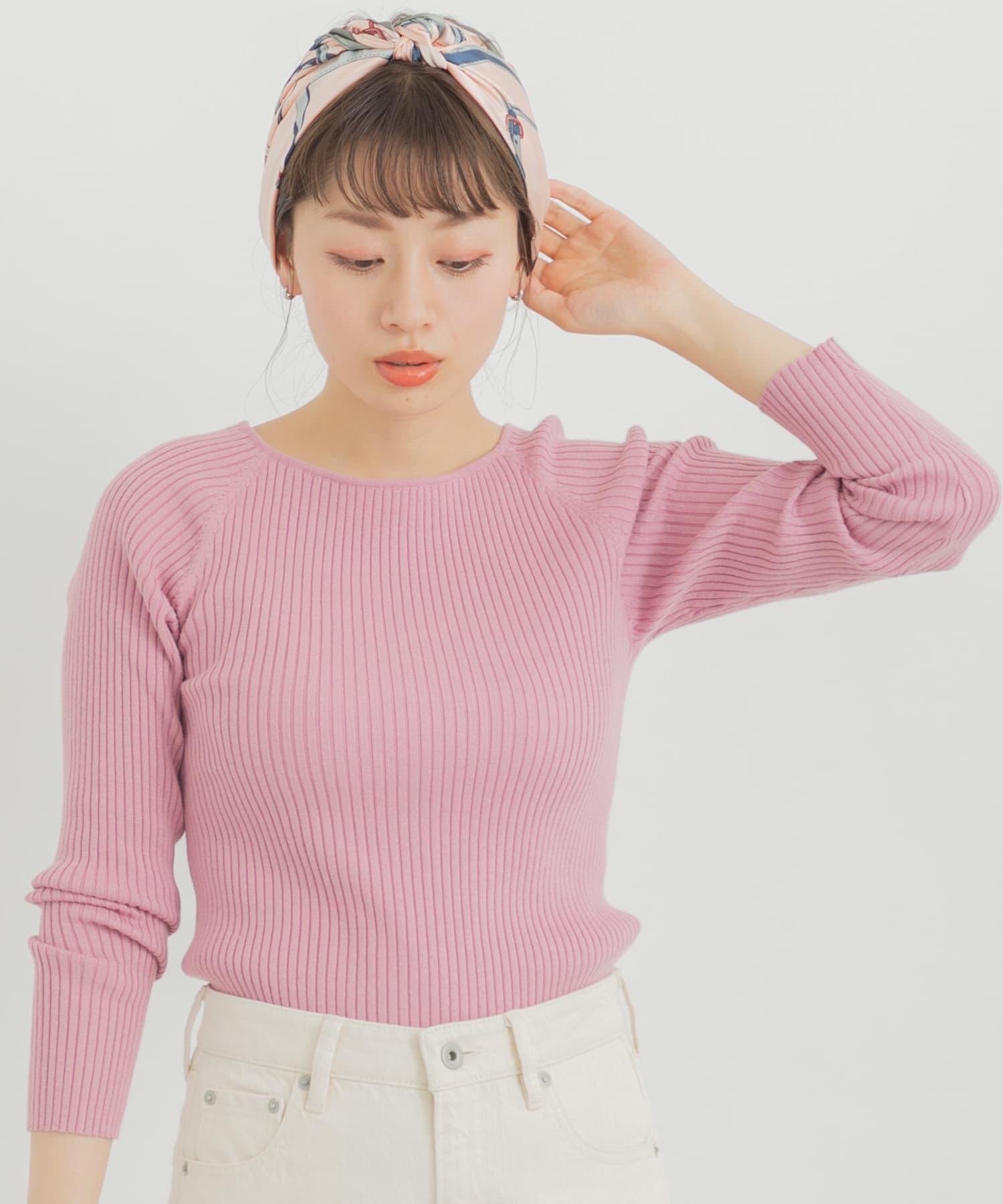 シルク混ボートネックリブニット