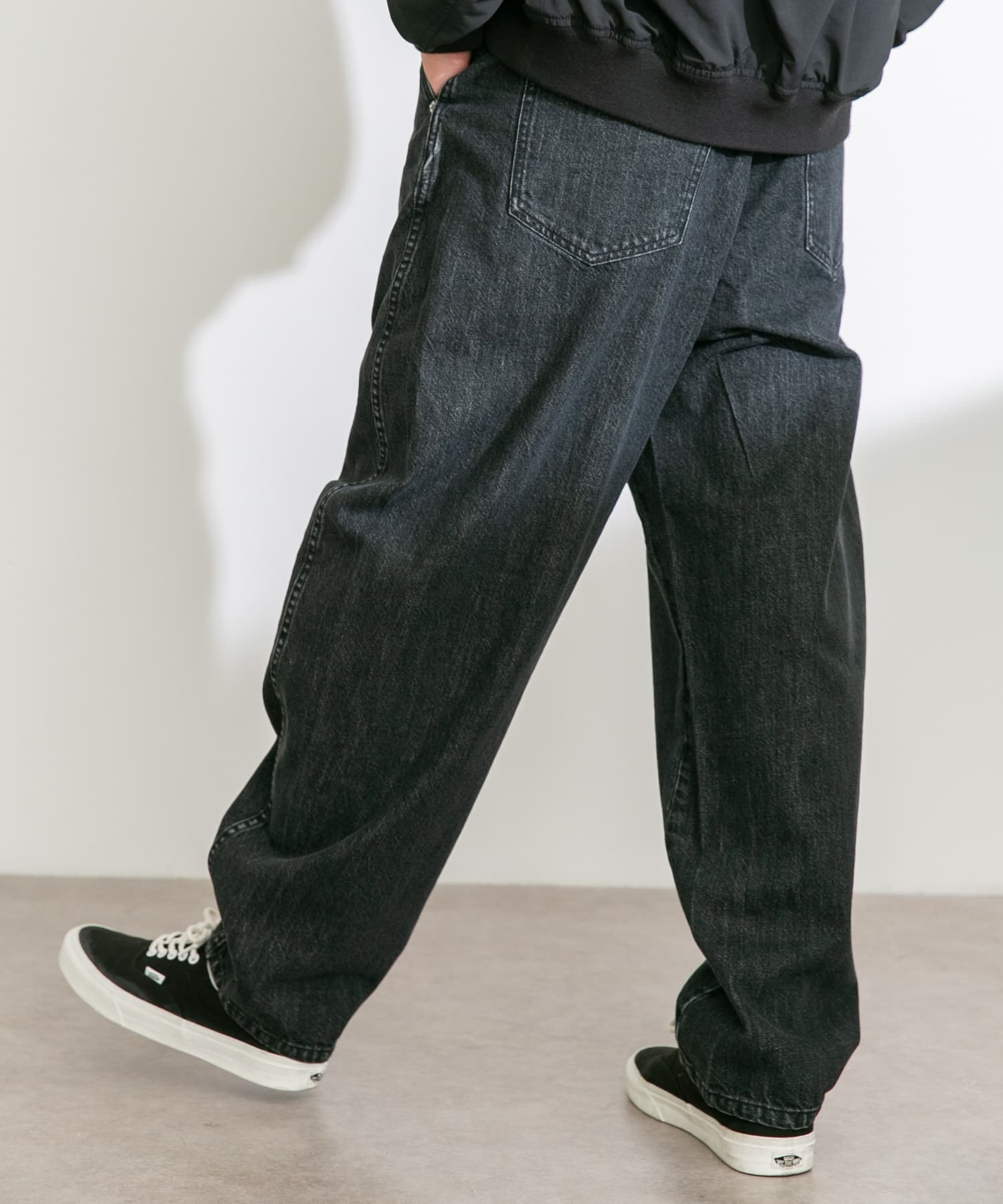身長：180cm 体重：60kg サイズ：L